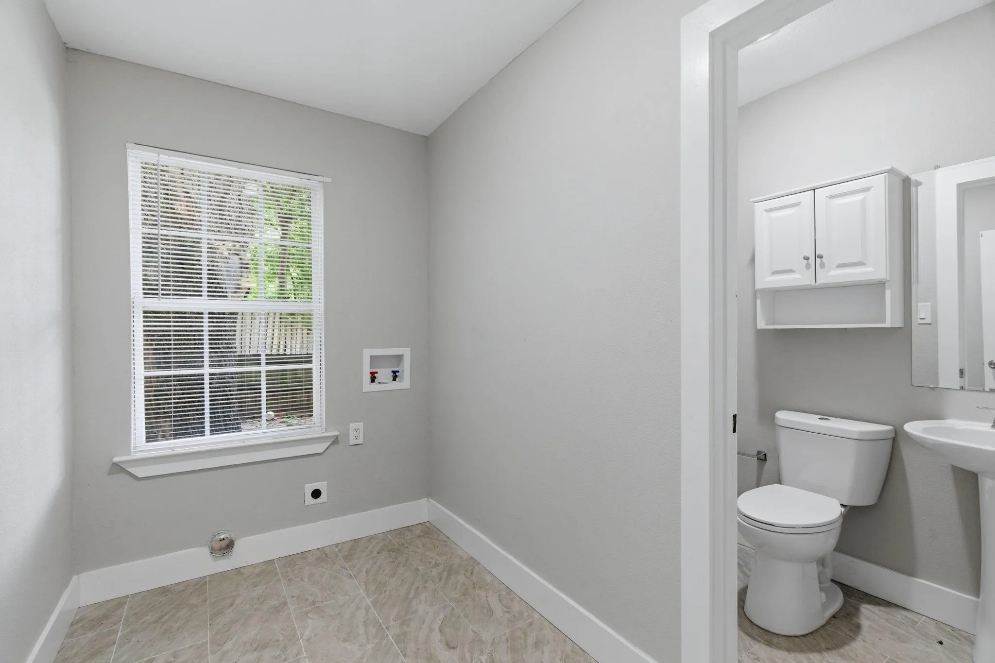 Single Family Residence For Rent in Dallas County , 2204 Dunloe Avenue, Dallas, Texas 75228, 4 Bedroom, 2 Bathroom, Garage spaces, 1,607 Sqft, built in 1952, mls#21350813, Real Estate Agent in Dallas, Homes For Rent in Dallas county, Homes For Rent in Dallas, Realtor in Dallas Texas, Real Estate Brokerage Independent Realty Texas, Luminita Cordes Realtor