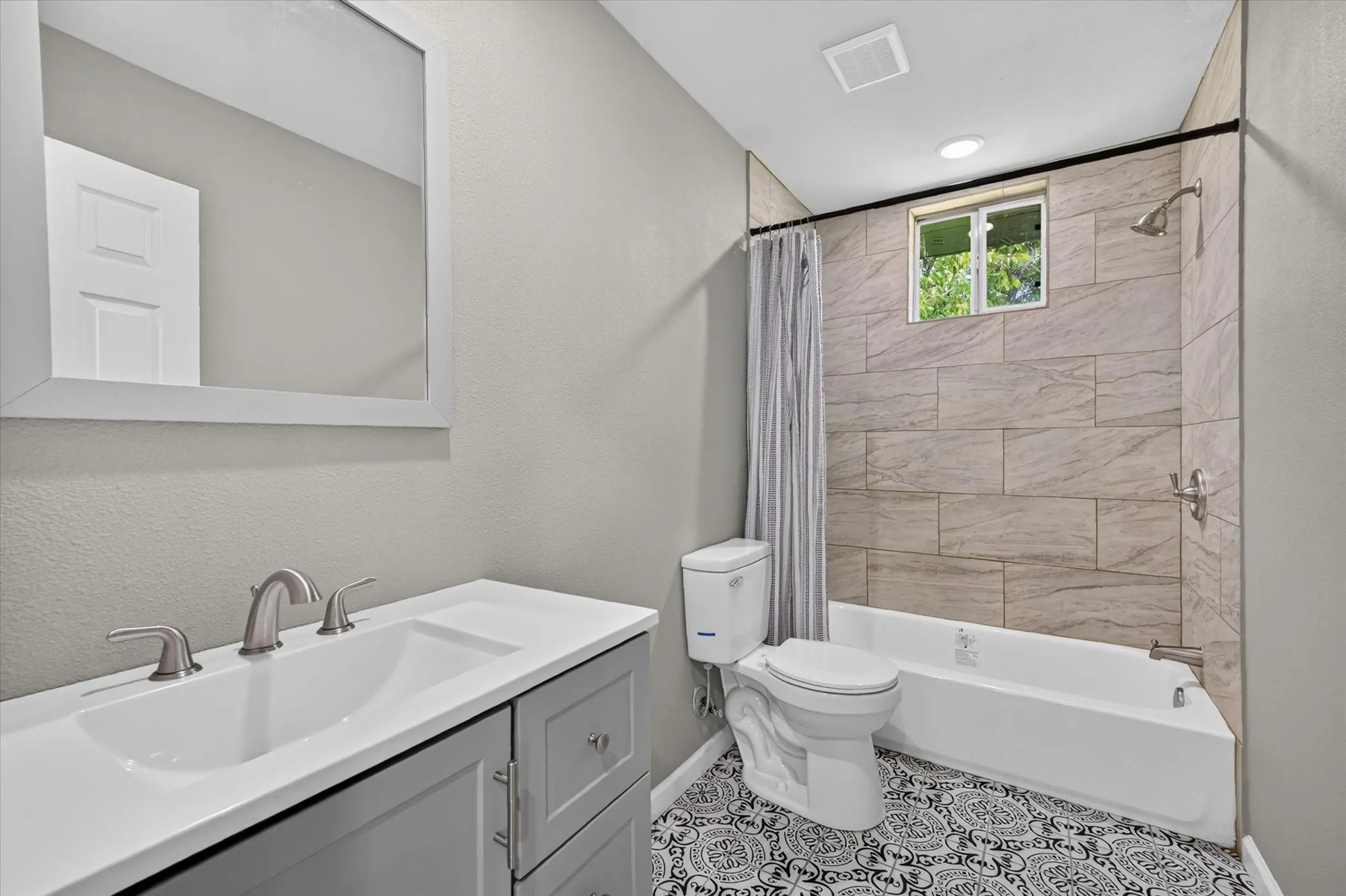 Single Family Residence For Sale in Fannin County , 601 Tx-56, Windom, Texas 75492, 3 Bedroom, 2 Bathroom, Garage spaces, 1,688 Sqft, built in 2023, mls#21344088, Real Estate Agent in Windom, Homes For Sale in Fannin county, Homes For Sale in Windom, Realtor in Windom Texas, Real Estate Brokerage Independent Realty Texas, Luminita Cordes Realtor