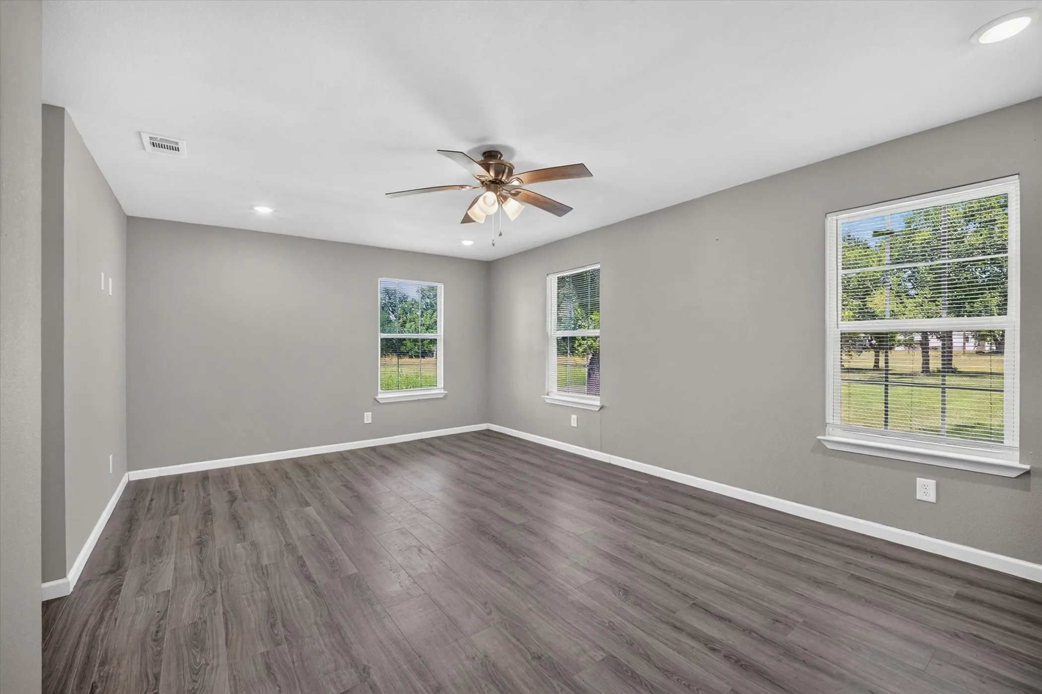 Single Family Residence For Sale in Fannin County , 601 Tx-56, Windom, Texas 75492, 3 Bedroom, 2 Bathroom, Garage spaces, 1,688 Sqft, built in 2023, mls#21344088, Real Estate Agent in Windom, Homes For Sale in Fannin county, Homes For Sale in Windom, Realtor in Windom Texas, Real Estate Brokerage Independent Realty Texas, Luminita Cordes Realtor
