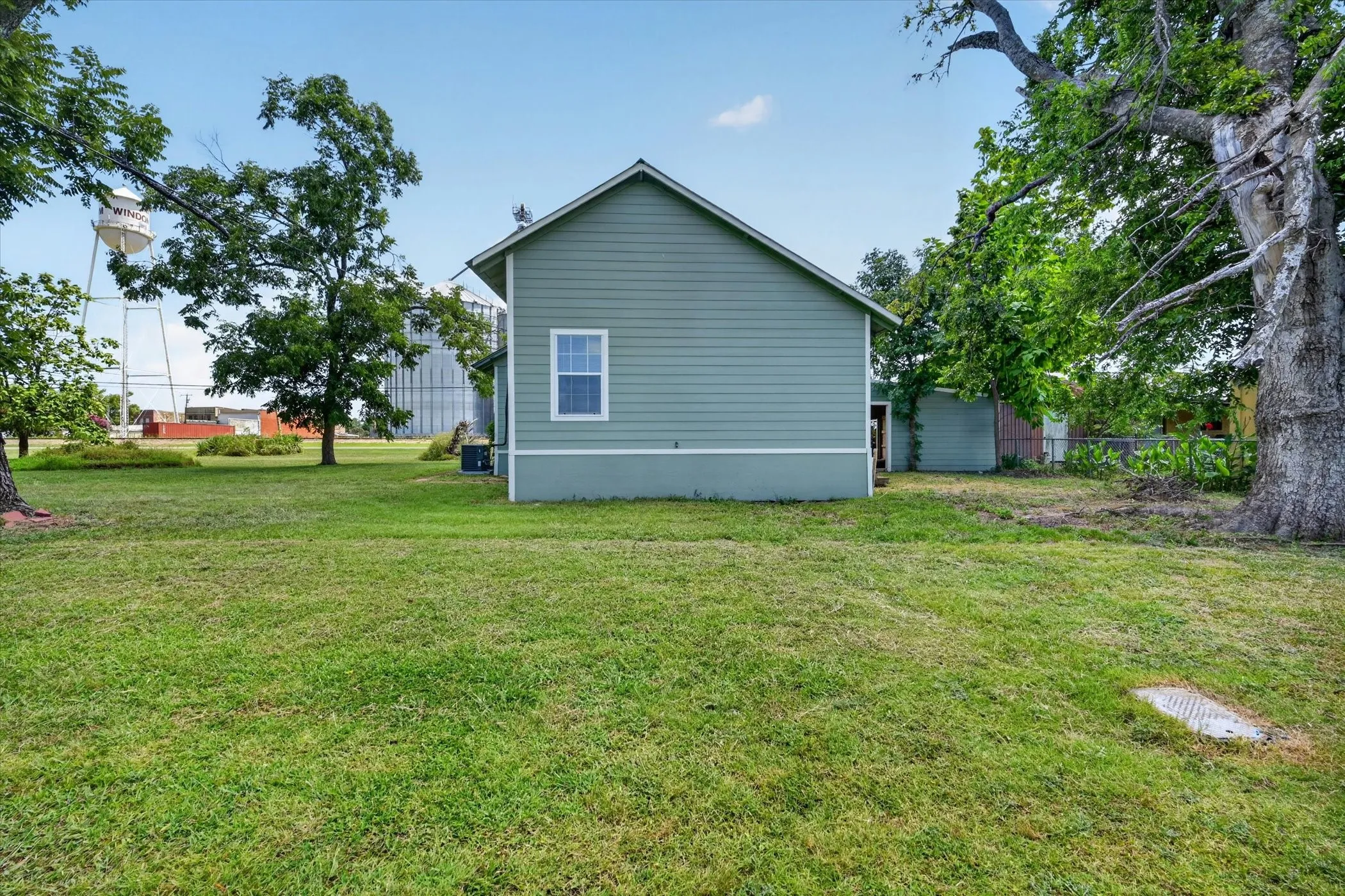 Single Family Residence For Sale in Fannin County , 601 Tx-56, Windom, Texas 75492, 3 Bedroom, 2 Bathroom, Garage spaces, 1,688 Sqft, built in 2023, mls#21344088, Real Estate Agent in Windom, Homes For Sale in Fannin county, Homes For Sale in Windom, Realtor in Windom Texas, Real Estate Brokerage Independent Realty Texas, Luminita Cordes Realtor