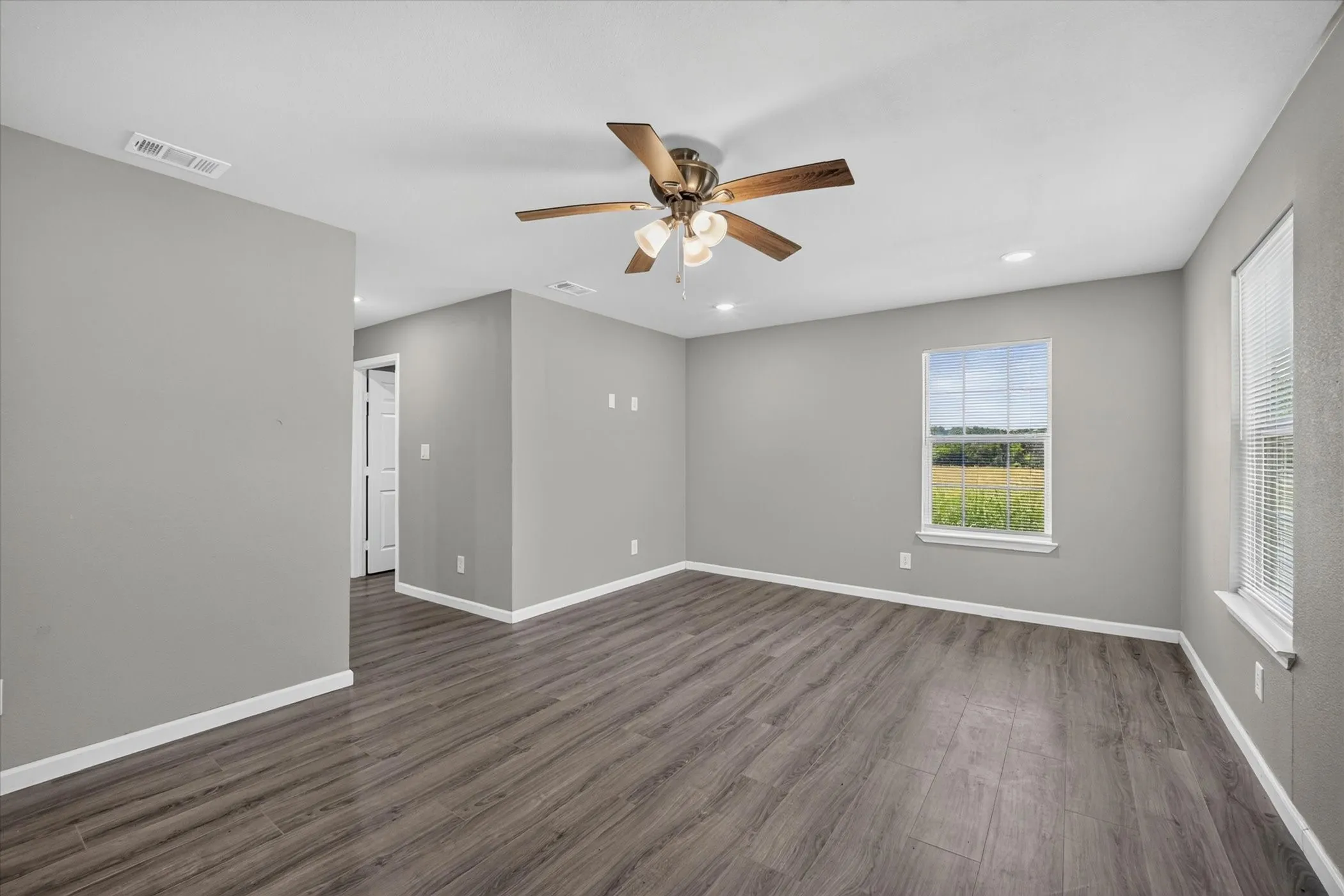Single Family Residence For Sale in Fannin County , 601 Tx-56, Windom, Texas 75492, 3 Bedroom, 2 Bathroom, Garage spaces, 1,688 Sqft, built in 2023, mls#21344088, Real Estate Agent in Windom, Homes For Sale in Fannin county, Homes For Sale in Windom, Realtor in Windom Texas, Real Estate Brokerage Independent Realty Texas, Luminita Cordes Realtor