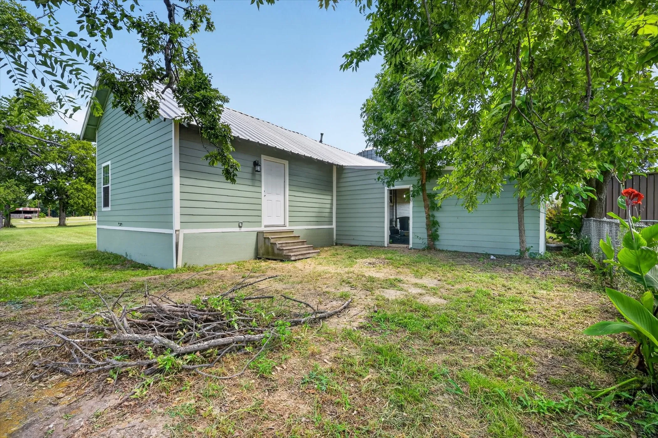 Single Family Residence For Sale in Fannin County , 601 Tx-56, Windom, Texas 75492, 3 Bedroom, 2 Bathroom, Garage spaces, 1,688 Sqft, built in 2023, mls#21344088, Real Estate Agent in Windom, Homes For Sale in Fannin county, Homes For Sale in Windom, Realtor in Windom Texas, Real Estate Brokerage Independent Realty Texas, Luminita Cordes Realtor