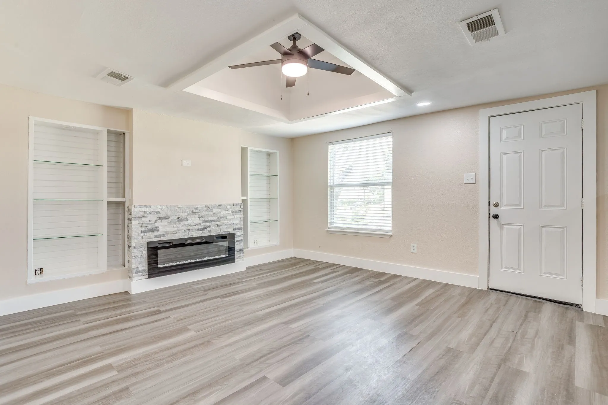 Single Family Residence For Sale in Dallas County , 502 N Delaware Street, Irving, Texas 75061, 3 Bedroom, 2 Bathroom, Garage spaces, 1,048 Sqft, built in 1950, mls#21350890, Real Estate Agent in Irving, Homes For Sale in Dallas county, Homes For Sale in Irving, Realtor in Irving Texas, Real Estate Brokerage Independent Realty Texas, Luminita Cordes Realtor