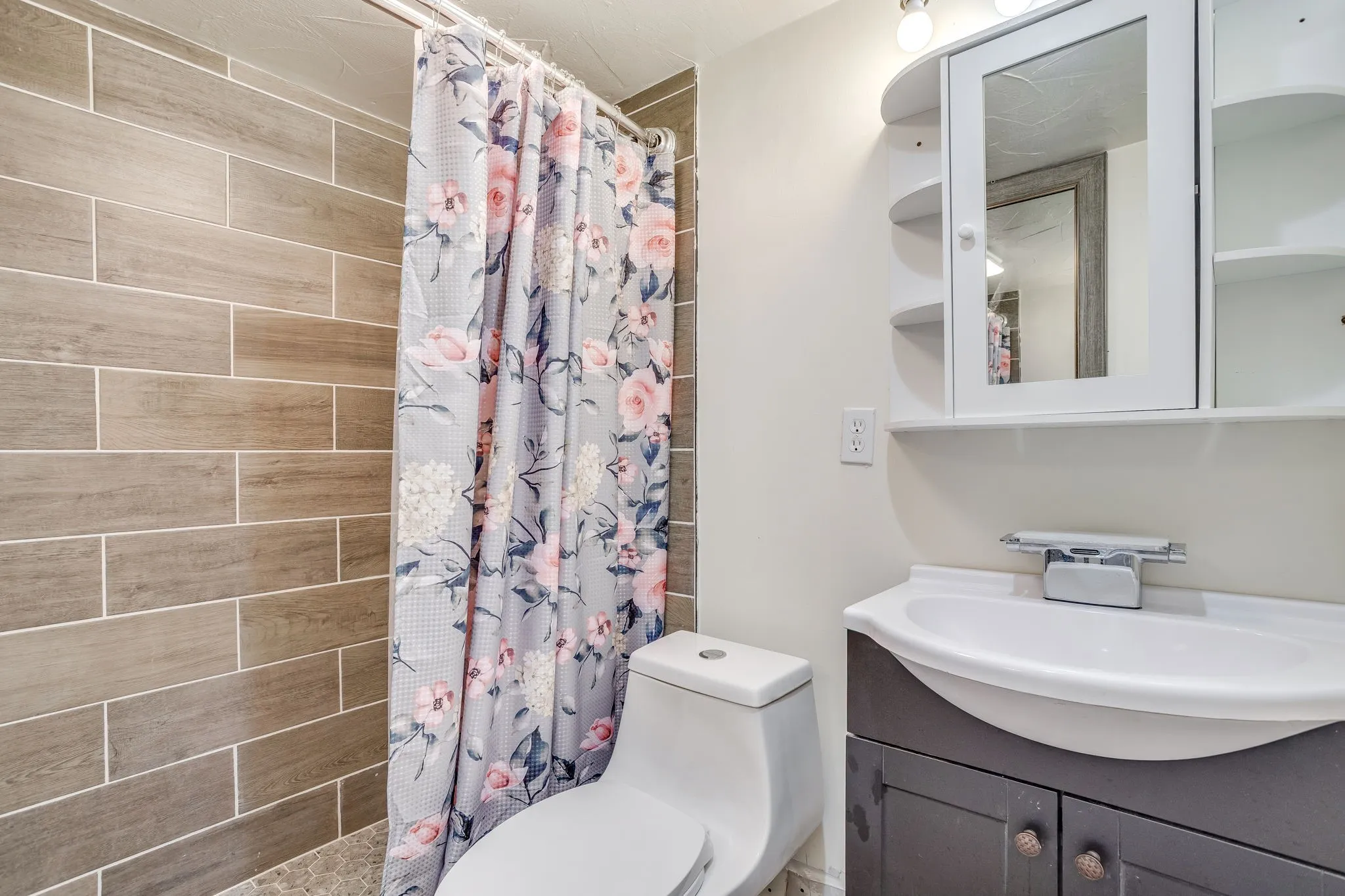 Single Family Residence For Sale in Dallas County , 502 N Delaware Street, Irving, Texas 75061, 3 Bedroom, 2 Bathroom, Garage spaces, 1,048 Sqft, built in 1950, mls#21350890, Real Estate Agent in Irving, Homes For Sale in Dallas county, Homes For Sale in Irving, Realtor in Irving Texas, Real Estate Brokerage Independent Realty Texas, Luminita Cordes Realtor