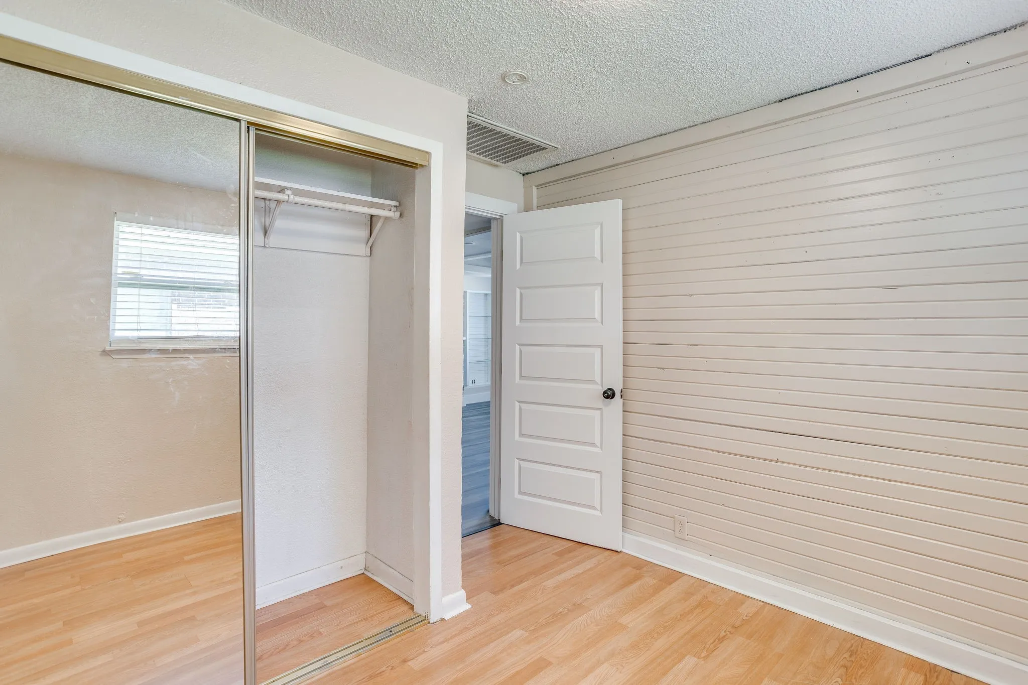 Single Family Residence For Sale in Dallas County , 502 N Delaware Street, Irving, Texas 75061, 3 Bedroom, 2 Bathroom, Garage spaces, 1,048 Sqft, built in 1950, mls#21350890, Real Estate Agent in Irving, Homes For Sale in Dallas county, Homes For Sale in Irving, Realtor in Irving Texas, Real Estate Brokerage Independent Realty Texas, Luminita Cordes Realtor