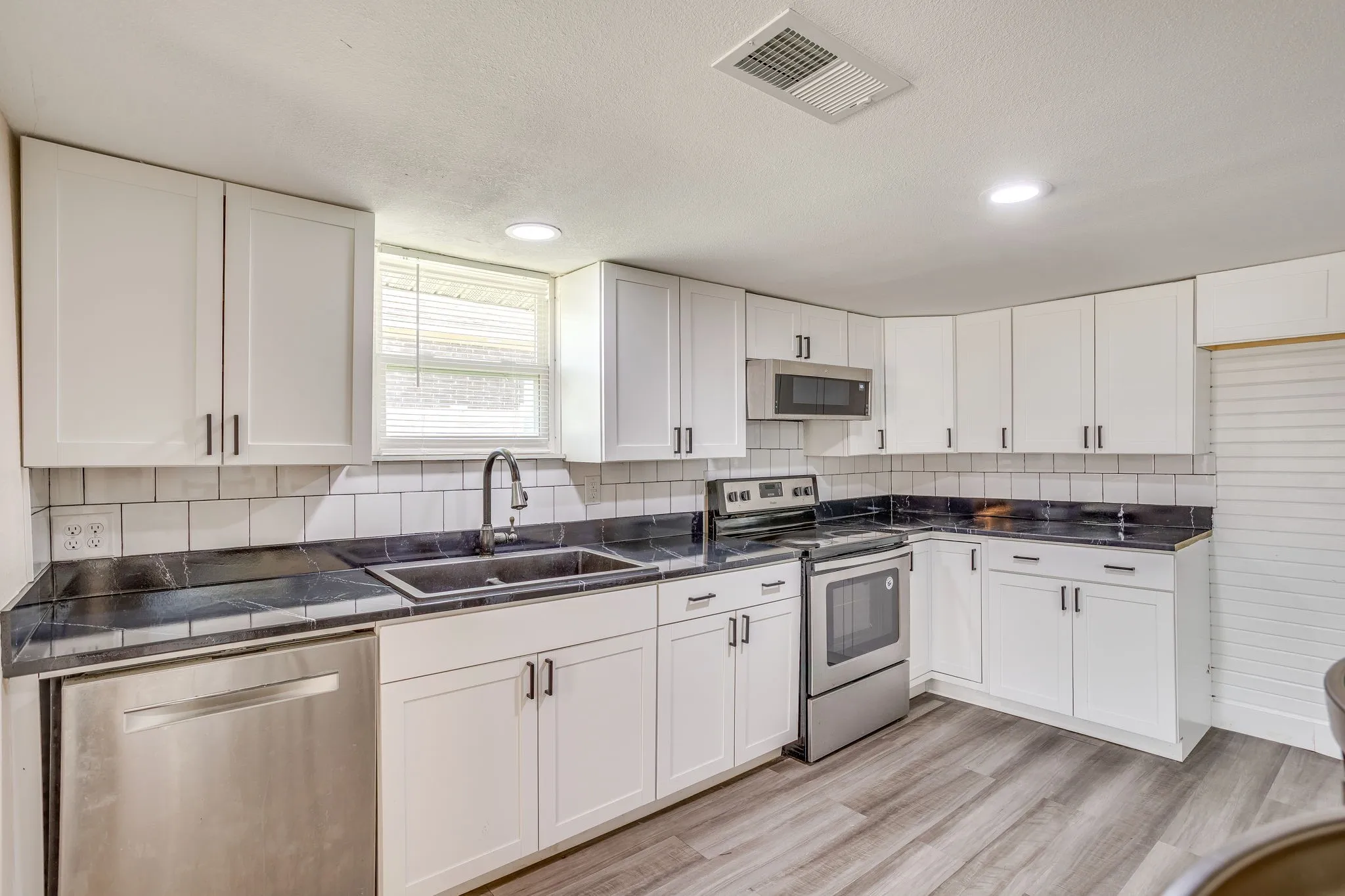 Single Family Residence For Sale in Dallas County , 502 N Delaware Street, Irving, Texas 75061, 3 Bedroom, 2 Bathroom, Garage spaces, 1,048 Sqft, built in 1950, mls#21350890, Real Estate Agent in Irving, Homes For Sale in Dallas county, Homes For Sale in Irving, Realtor in Irving Texas, Real Estate Brokerage Independent Realty Texas, Luminita Cordes Realtor