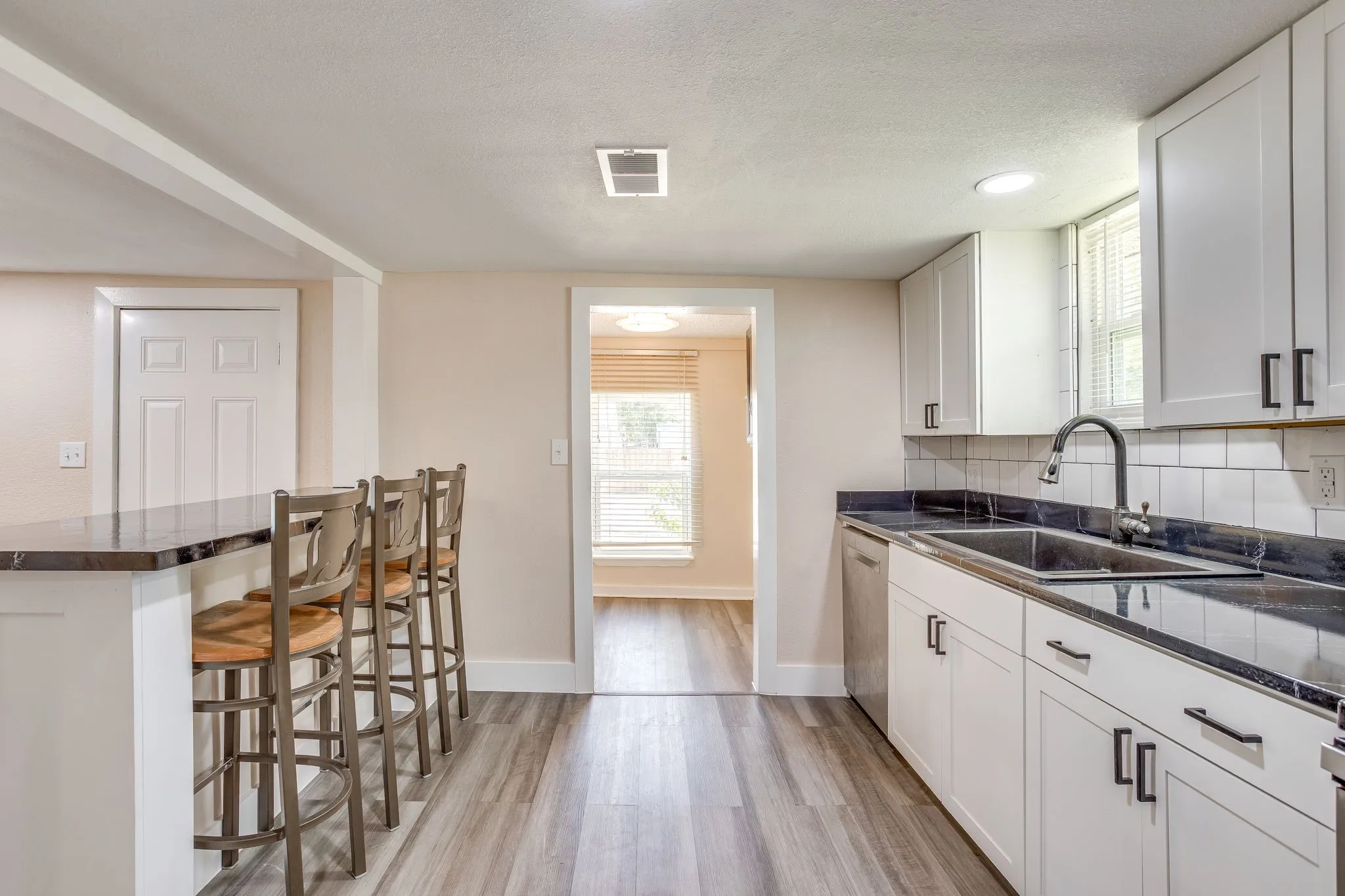 Single Family Residence For Sale in Dallas County , 502 N Delaware Street, Irving, Texas 75061, 3 Bedroom, 2 Bathroom, Garage spaces, 1,048 Sqft, built in 1950, mls#21350890, Real Estate Agent in Irving, Homes For Sale in Dallas county, Homes For Sale in Irving, Realtor in Irving Texas, Real Estate Brokerage Independent Realty Texas, Luminita Cordes Realtor