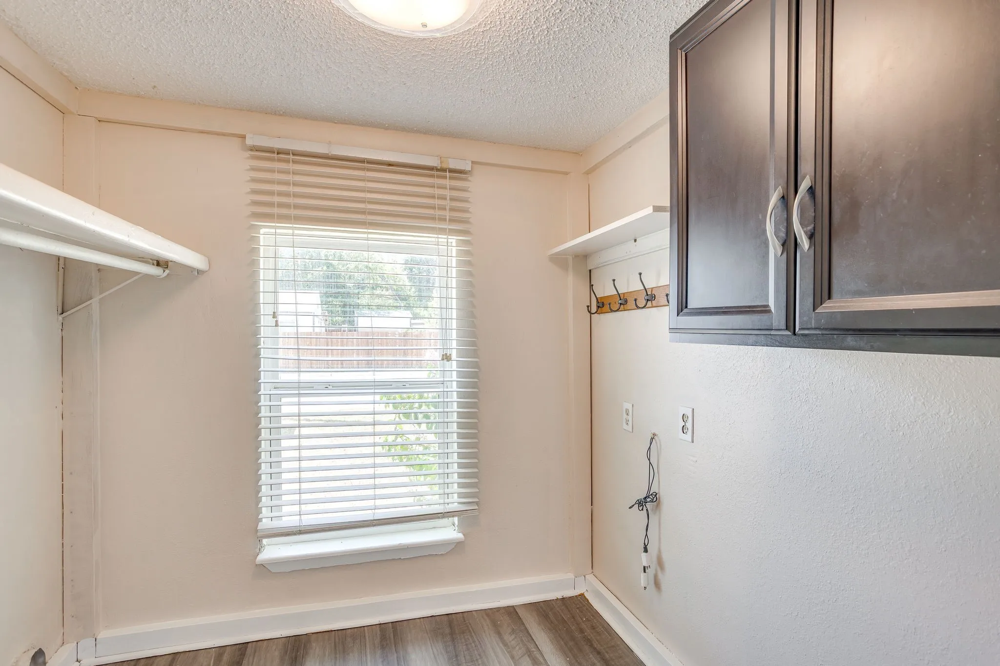 Single Family Residence For Sale in Dallas County , 502 N Delaware Street, Irving, Texas 75061, 3 Bedroom, 2 Bathroom, Garage spaces, 1,048 Sqft, built in 1950, mls#21350890, Real Estate Agent in Irving, Homes For Sale in Dallas county, Homes For Sale in Irving, Realtor in Irving Texas, Real Estate Brokerage Independent Realty Texas, Luminita Cordes Realtor