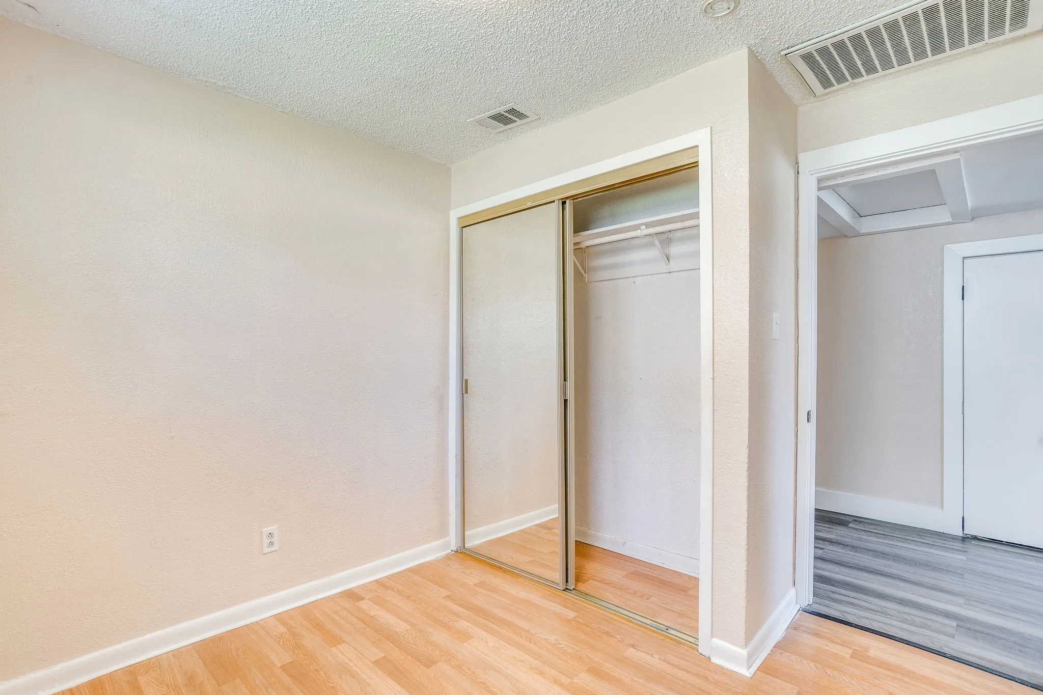 Single Family Residence For Sale in Dallas County , 502 N Delaware Street, Irving, Texas 75061, 3 Bedroom, 2 Bathroom, Garage spaces, 1,048 Sqft, built in 1950, mls#21350890, Real Estate Agent in Irving, Homes For Sale in Dallas county, Homes For Sale in Irving, Realtor in Irving Texas, Real Estate Brokerage Independent Realty Texas, Luminita Cordes Realtor