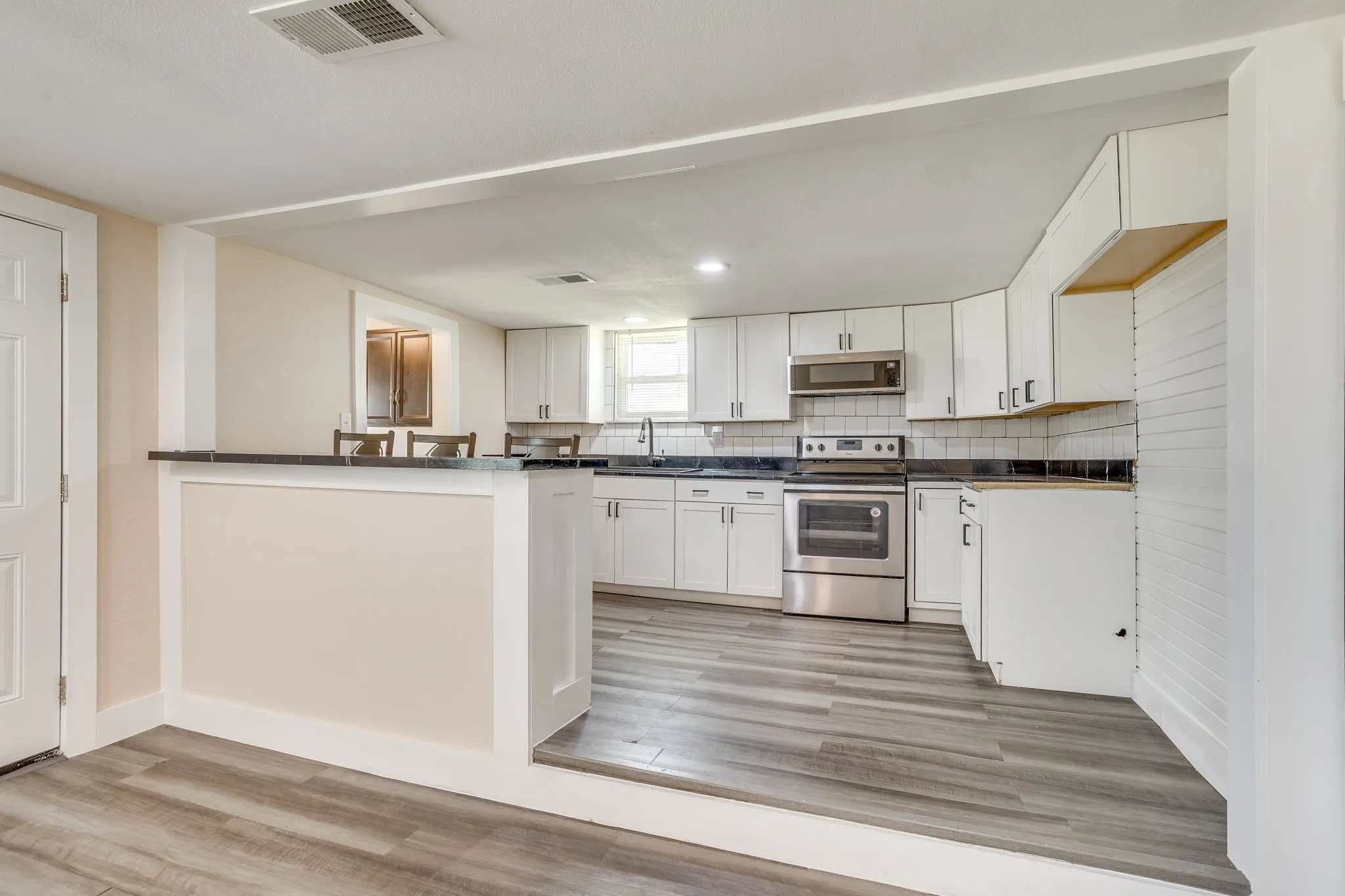 Single Family Residence For Sale in Dallas County , 502 N Delaware Street, Irving, Texas 75061, 3 Bedroom, 2 Bathroom, Garage spaces, 1,048 Sqft, built in 1950, mls#21350890, Real Estate Agent in Irving, Homes For Sale in Dallas county, Homes For Sale in Irving, Realtor in Irving Texas, Real Estate Brokerage Independent Realty Texas, Luminita Cordes Realtor