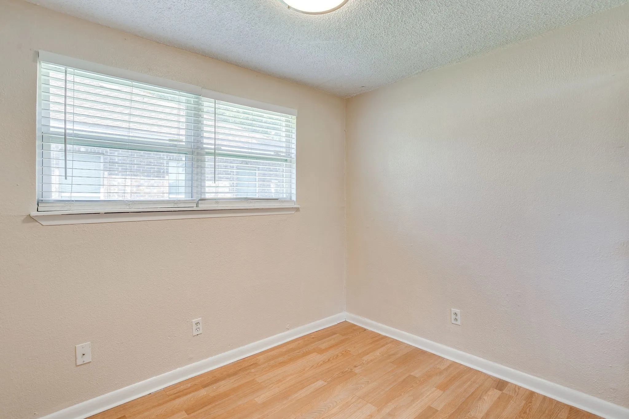 Single Family Residence For Sale in Dallas County , 502 N Delaware Street, Irving, Texas 75061, 3 Bedroom, 2 Bathroom, Garage spaces, 1,048 Sqft, built in 1950, mls#21350890, Real Estate Agent in Irving, Homes For Sale in Dallas county, Homes For Sale in Irving, Realtor in Irving Texas, Real Estate Brokerage Independent Realty Texas, Luminita Cordes Realtor