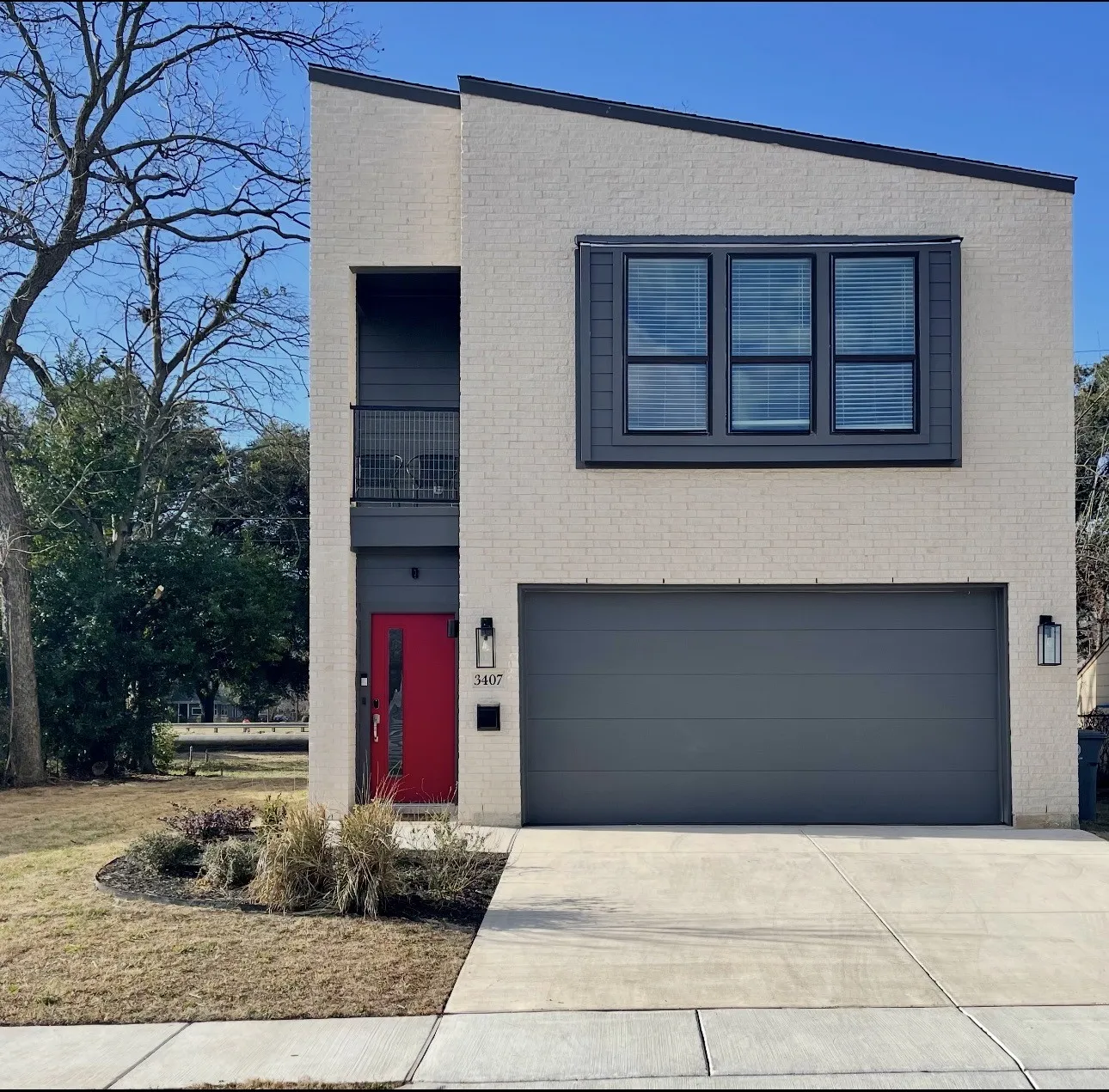 Single Family Residence For Sale in Dallas County , 3407 Kimble Street, Dallas, Texas 75215, 3 Bedroom, 3 Bathroom, 2 Garage spaces, 1,575 Sqft, built in 2020, mls#21350894, Real Estate Agent in Dallas, Homes For Sale in Dallas county, Homes For Sale in Dallas, Realtor in Dallas Texas, Real Estate Brokerage Independent Realty Texas, Luminita Cordes Realtor
