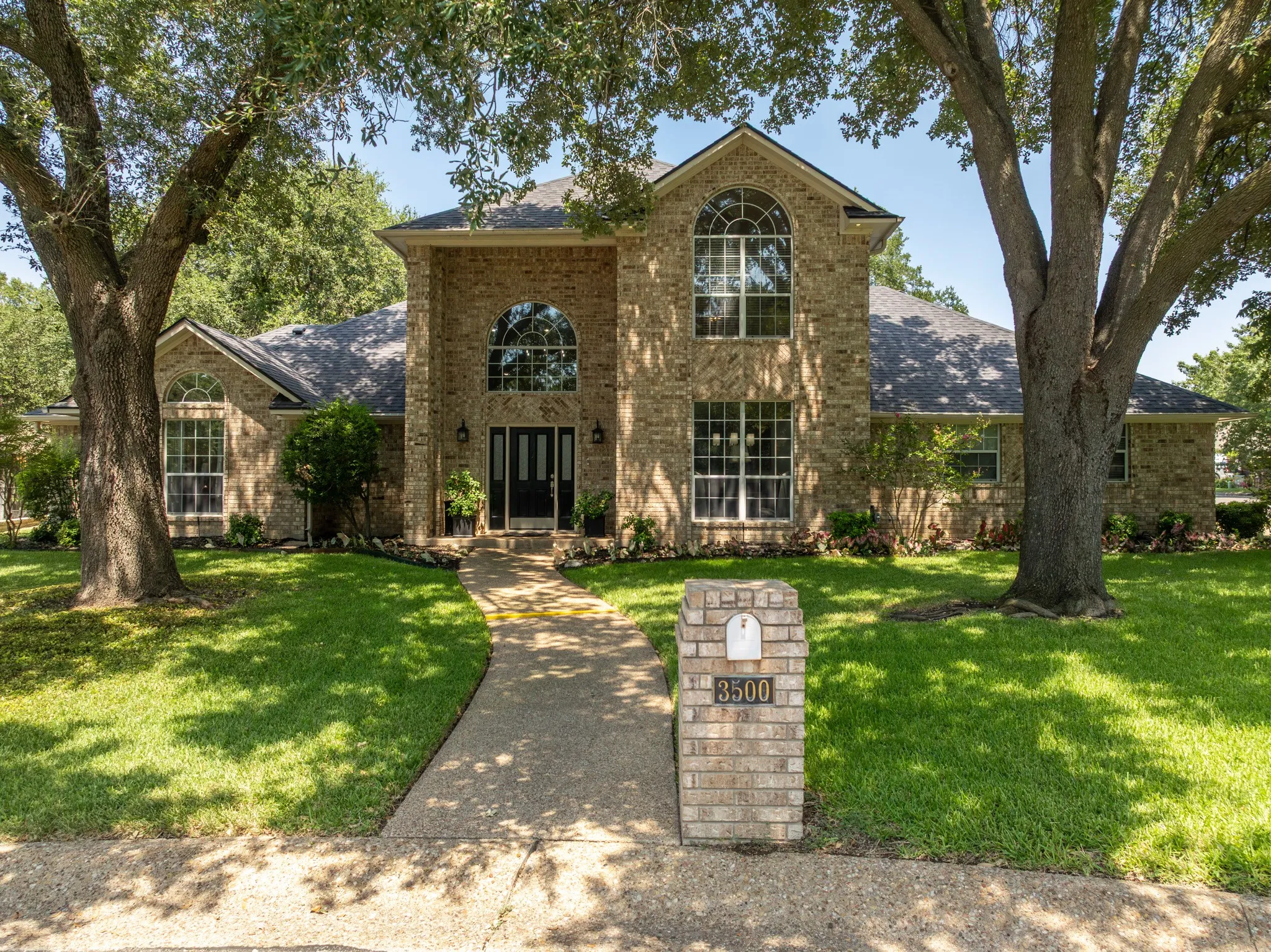 Single Family Residence For Sale in Mc Lennan County , 3500 Timberleaf Circle, Waco, Texas 76708, 3 Bedroom, 3 Bathroom, 2 Garage spaces, 2,510 Sqft, built in 1991, mls#21349990, Real Estate Agent in Waco, Homes For Sale in Mc Lennan county, Homes For Sale in Waco, Realtor in Waco Texas, Real Estate Brokerage Independent Realty Texas, Luminita Cordes Realtor