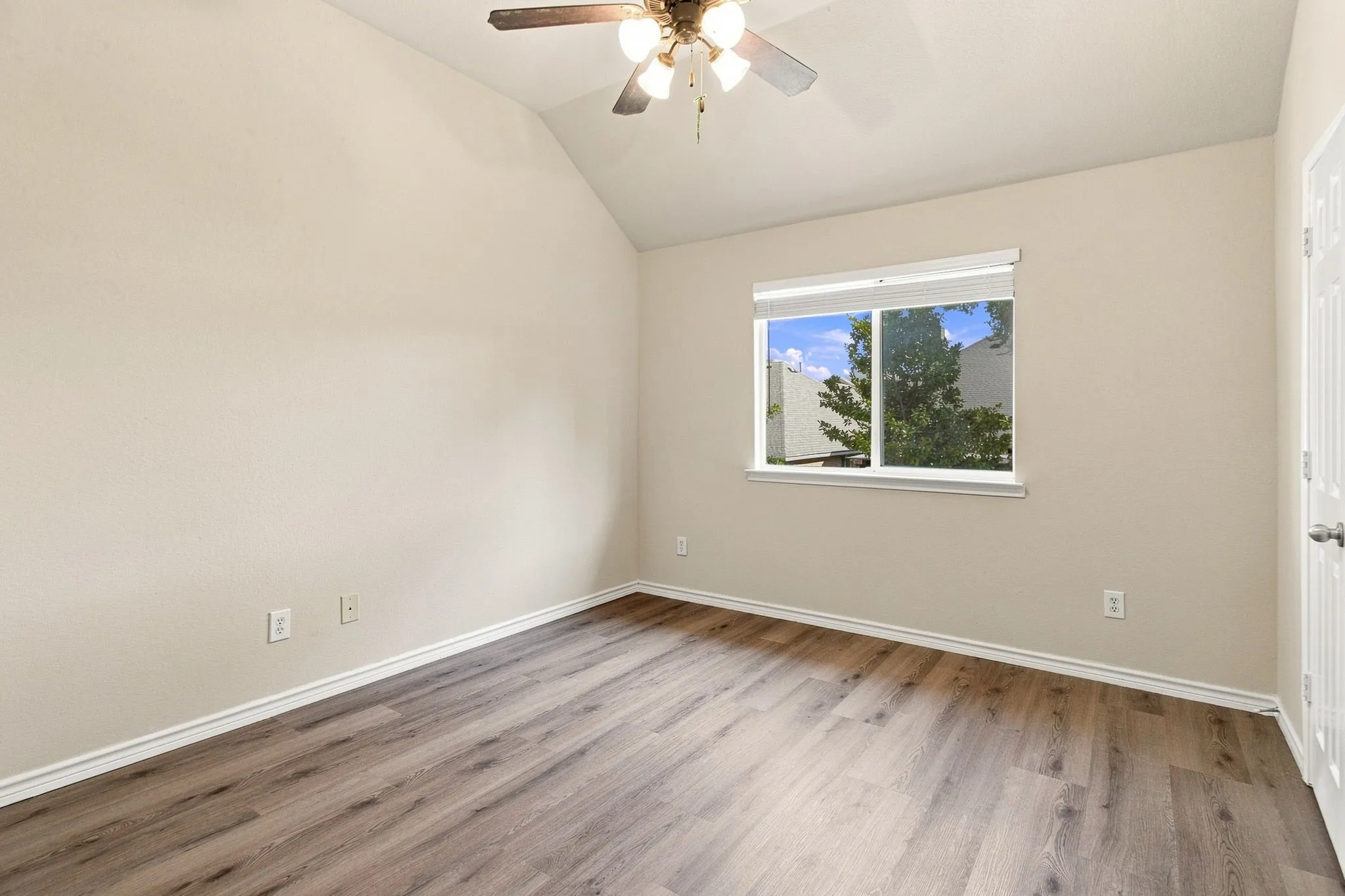 Single Family Residence For Rent in Collin County , 8009 Riverwalk Trail, Mc Kinney, Texas 75070, 4 Bedroom, 3 Bathroom, 2 Garage spaces, 2,260 Sqft, built in 2004, Price $2,500, mls#21350916, Real Estate Agent in Mc Kinney, Homes For Rent in Collin county, Homes For Rent in Mc Kinney, Realtor in Mc Kinney Texas, Real Estate Brokerage Independent Realty Texas, Luminita Cordes Realtor