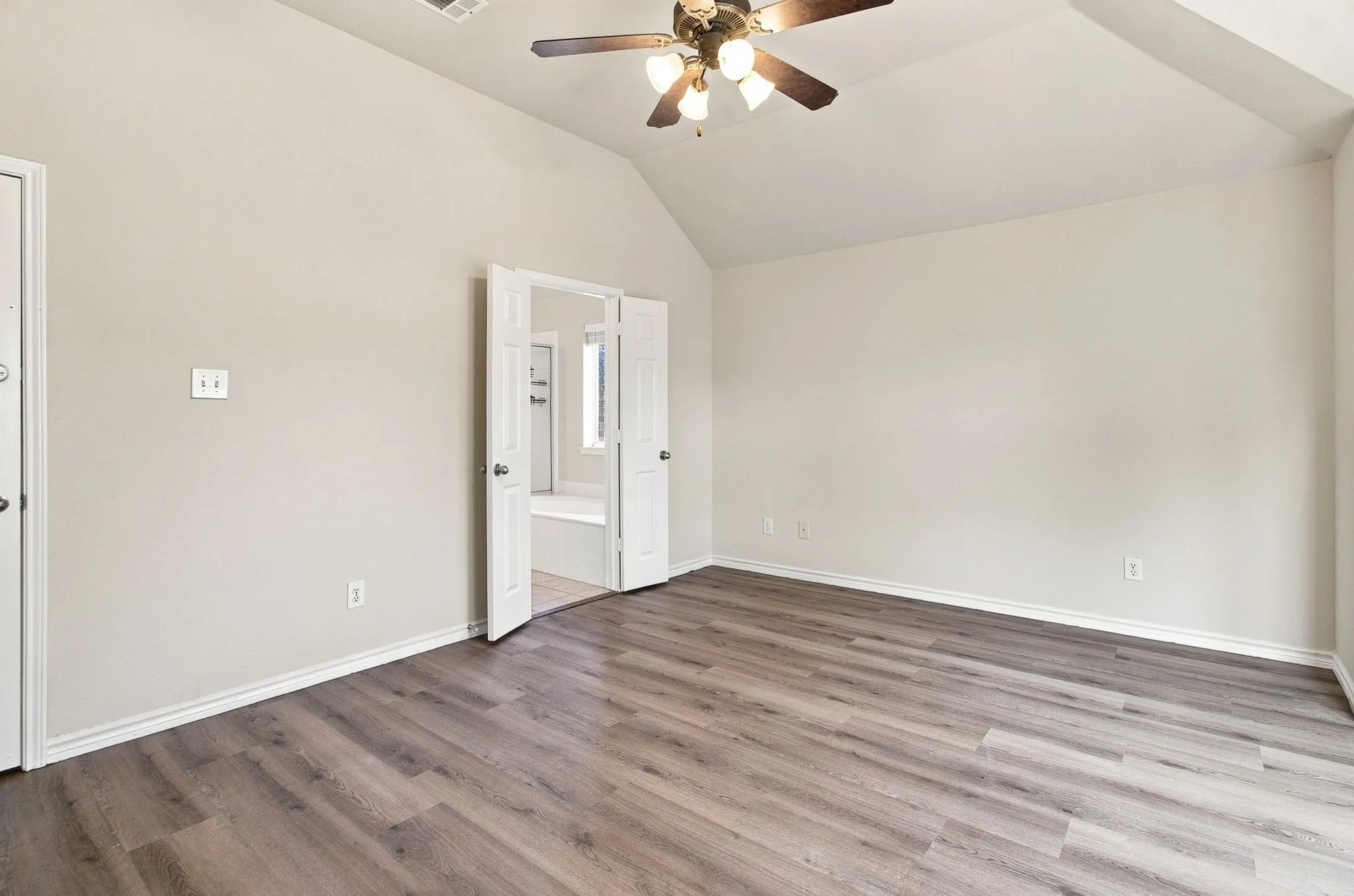 Single Family Residence For Rent in Collin County , 8009 Riverwalk Trail, Mc Kinney, Texas 75070, 4 Bedroom, 3 Bathroom, 2 Garage spaces, 2,260 Sqft, built in 2004, Price $2,500, mls#21350916, Real Estate Agent in Mc Kinney, Homes For Rent in Collin county, Homes For Rent in Mc Kinney, Realtor in Mc Kinney Texas, Real Estate Brokerage Independent Realty Texas, Luminita Cordes Realtor