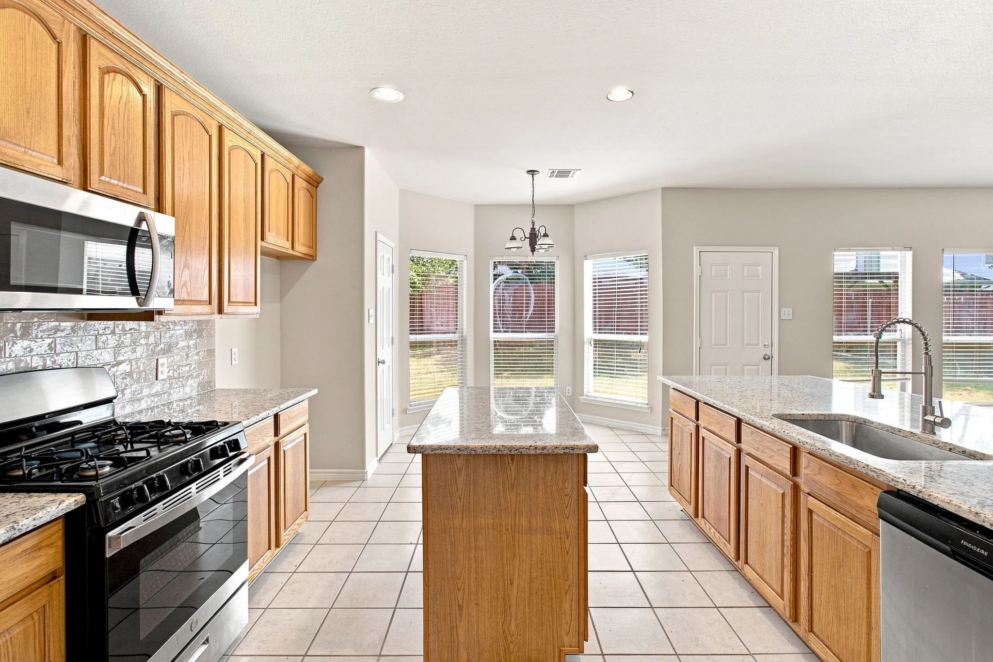 Single Family Residence For Rent in Collin County , 8009 Riverwalk Trail, Mc Kinney, Texas 75070, 4 Bedroom, 3 Bathroom, 2 Garage spaces, 2,260 Sqft, built in 2004, Price $2,500, mls#21350916, Real Estate Agent in Mc Kinney, Homes For Rent in Collin county, Homes For Rent in Mc Kinney, Realtor in Mc Kinney Texas, Real Estate Brokerage Independent Realty Texas, Luminita Cordes Realtor