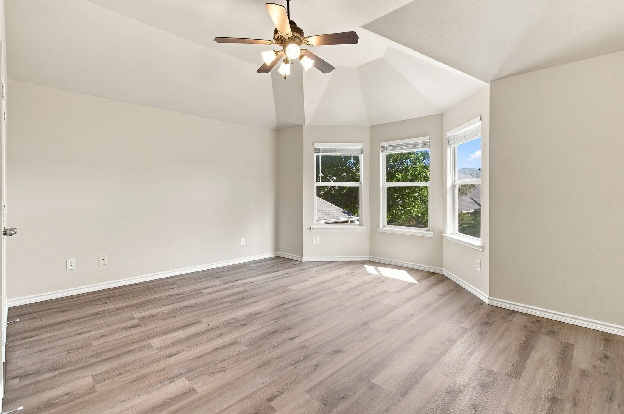 Single Family Residence For Rent in Collin County , 8009 Riverwalk Trail, Mc Kinney, Texas 75070, 4 Bedroom, 3 Bathroom, 2 Garage spaces, 2,260 Sqft, built in 2004, Price $2,500, mls#21350916, Real Estate Agent in Mc Kinney, Homes For Rent in Collin county, Homes For Rent in Mc Kinney, Realtor in Mc Kinney Texas, Real Estate Brokerage Independent Realty Texas, Luminita Cordes Realtor