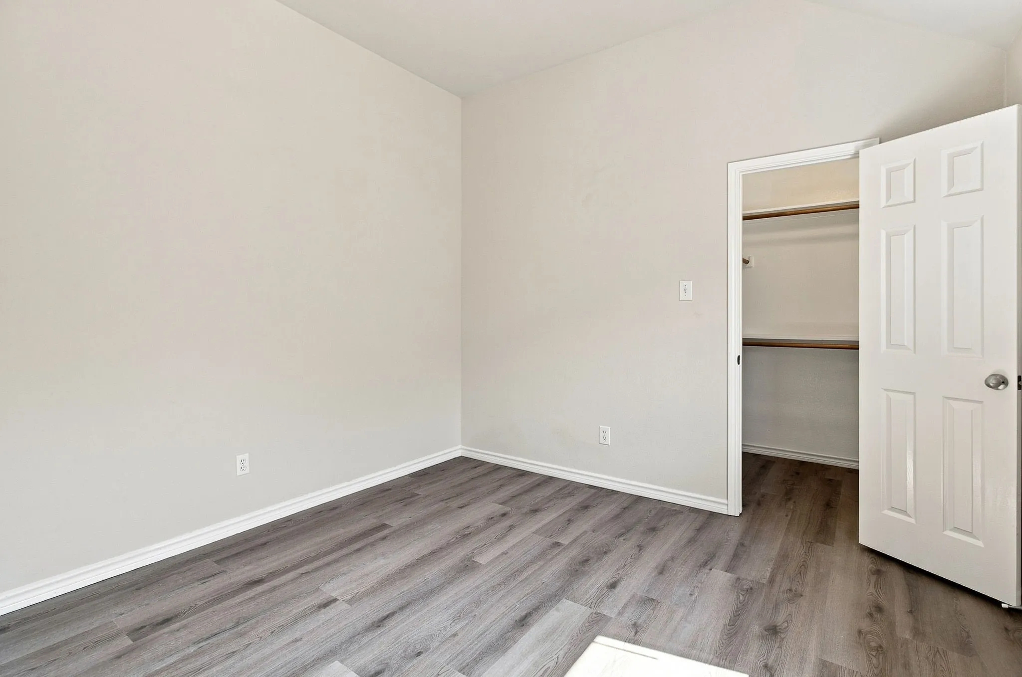 Single Family Residence For Rent in Collin County , 8009 Riverwalk Trail, Mc Kinney, Texas 75070, 4 Bedroom, 3 Bathroom, 2 Garage spaces, 2,260 Sqft, built in 2004, Price $2,500, mls#21350916, Real Estate Agent in Mc Kinney, Homes For Rent in Collin county, Homes For Rent in Mc Kinney, Realtor in Mc Kinney Texas, Real Estate Brokerage Independent Realty Texas, Luminita Cordes Realtor