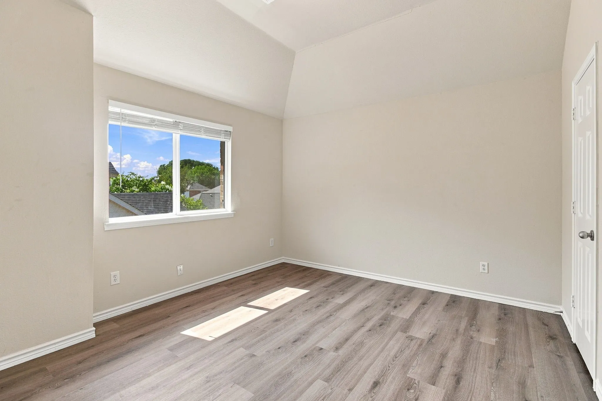 Single Family Residence For Rent in Collin County , 8009 Riverwalk Trail, Mc Kinney, Texas 75070, 4 Bedroom, 3 Bathroom, 2 Garage spaces, 2,260 Sqft, built in 2004, Price $2,500, mls#21350916, Real Estate Agent in Mc Kinney, Homes For Rent in Collin county, Homes For Rent in Mc Kinney, Realtor in Mc Kinney Texas, Real Estate Brokerage Independent Realty Texas, Luminita Cordes Realtor