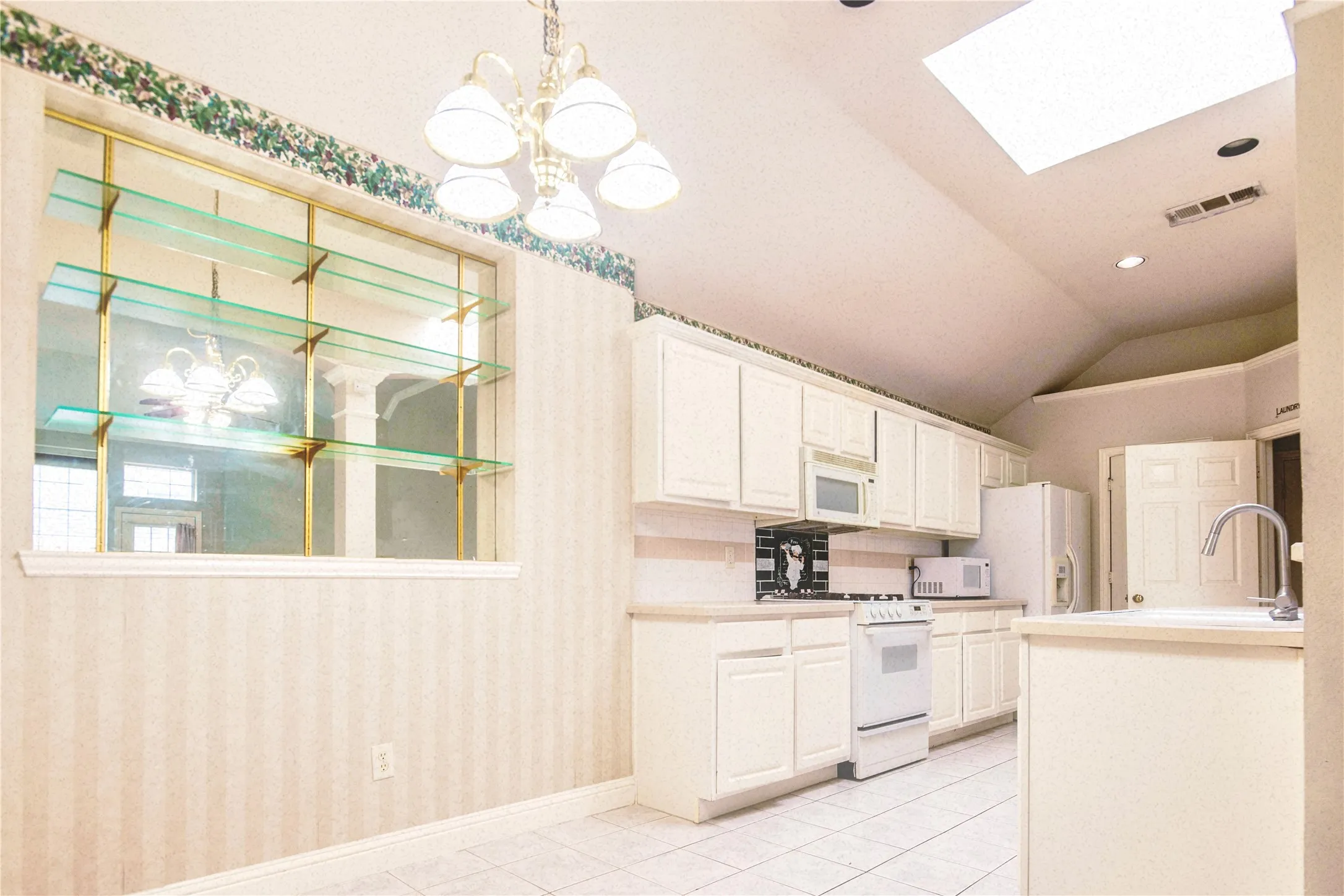Single Family Residence For Rent in Collin County , 8017 Springmoss Drive, Plano, Texas 75025, 2 Bedroom, 2 Bathroom, 2 Garage spaces, 1,841 Sqft, built in 1998, mls#21350918, Real Estate Agent in Plano, Homes For Rent in Collin county, Homes For Rent in Plano, Realtor in Plano Texas, Real Estate Brokerage Independent Realty Texas, Luminita Cordes Realtor