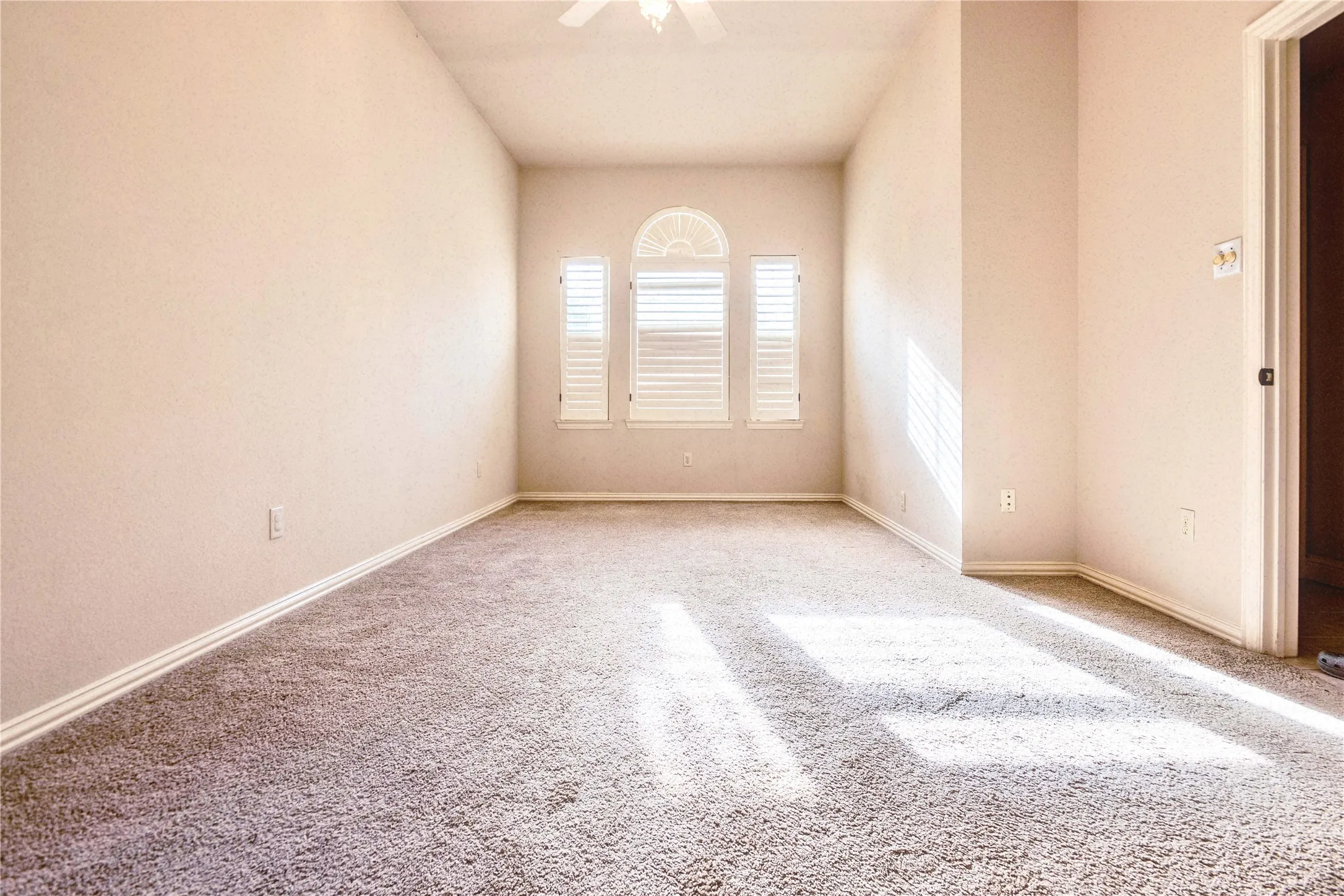 Single Family Residence For Rent in Collin County , 8017 Springmoss Drive, Plano, Texas 75025, 2 Bedroom, 2 Bathroom, 2 Garage spaces, 1,841 Sqft, built in 1998, mls#21350918, Real Estate Agent in Plano, Homes For Rent in Collin county, Homes For Rent in Plano, Realtor in Plano Texas, Real Estate Brokerage Independent Realty Texas, Luminita Cordes Realtor
