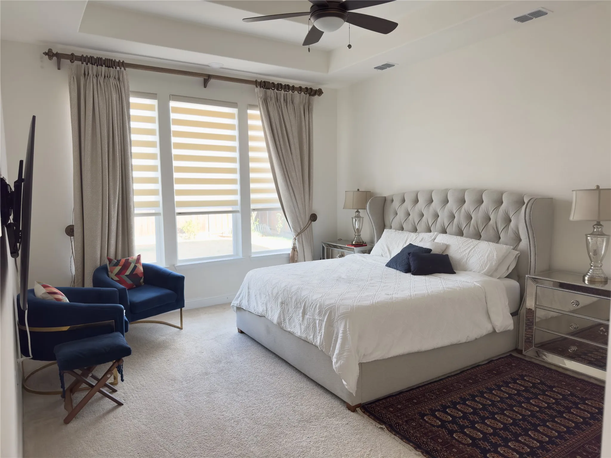 Tray ceiling with a ceiling fan