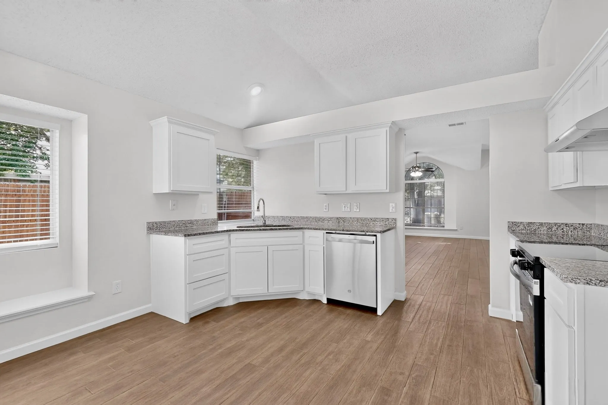 Single Family Residence For Sale in Tarrant County , 5205 Livermore Drive, Arlington, Texas 76017, 3 Bedroom, 2 Bathroom, 2 Garage spaces, 1,430 Sqft, built in 1992, mls#21350515, Real Estate Agent in Arlington, Homes For Sale in Tarrant county, Homes For Sale in Arlington, Realtor in Arlington Texas, Real Estate Brokerage Independent Realty Texas, Luminita Cordes Realtor