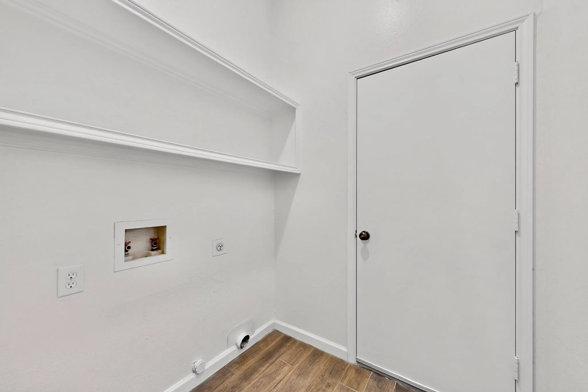 Single Family Residence For Sale in Tarrant County , 5205 Livermore Drive, Arlington, Texas 76017, 3 Bedroom, 2 Bathroom, 2 Garage spaces, 1,430 Sqft, built in 1992, mls#21350515, Real Estate Agent in Arlington, Homes For Sale in Tarrant county, Homes For Sale in Arlington, Realtor in Arlington Texas, Real Estate Brokerage Independent Realty Texas, Luminita Cordes Realtor