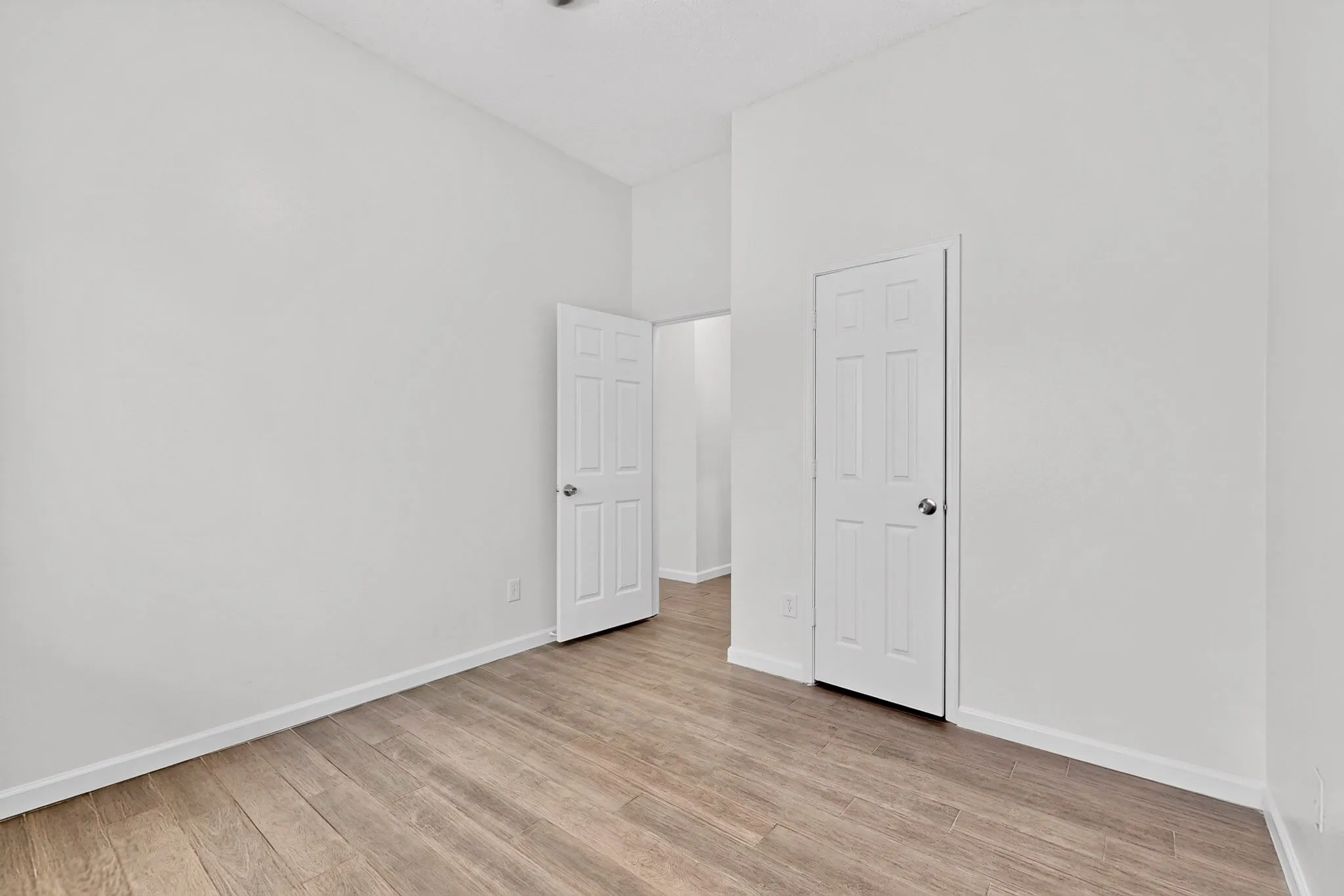 Single Family Residence For Sale in Tarrant County , 5205 Livermore Drive, Arlington, Texas 76017, 3 Bedroom, 2 Bathroom, 2 Garage spaces, 1,430 Sqft, built in 1992, mls#21350515, Real Estate Agent in Arlington, Homes For Sale in Tarrant county, Homes For Sale in Arlington, Realtor in Arlington Texas, Real Estate Brokerage Independent Realty Texas, Luminita Cordes Realtor