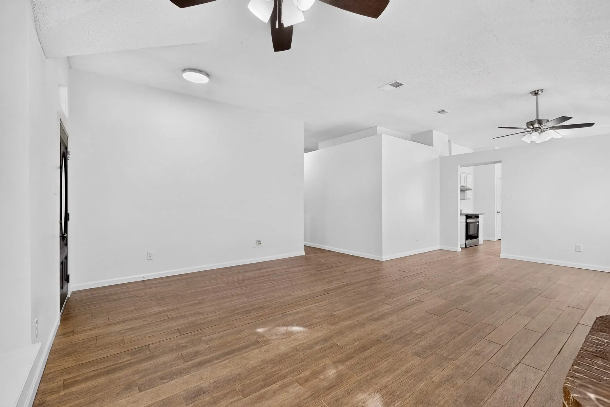 Single Family Residence For Sale in Tarrant County , 5205 Livermore Drive, Arlington, Texas 76017, 3 Bedroom, 2 Bathroom, 2 Garage spaces, 1,430 Sqft, built in 1992, mls#21350515, Real Estate Agent in Arlington, Homes For Sale in Tarrant county, Homes For Sale in Arlington, Realtor in Arlington Texas, Real Estate Brokerage Independent Realty Texas, Luminita Cordes Realtor