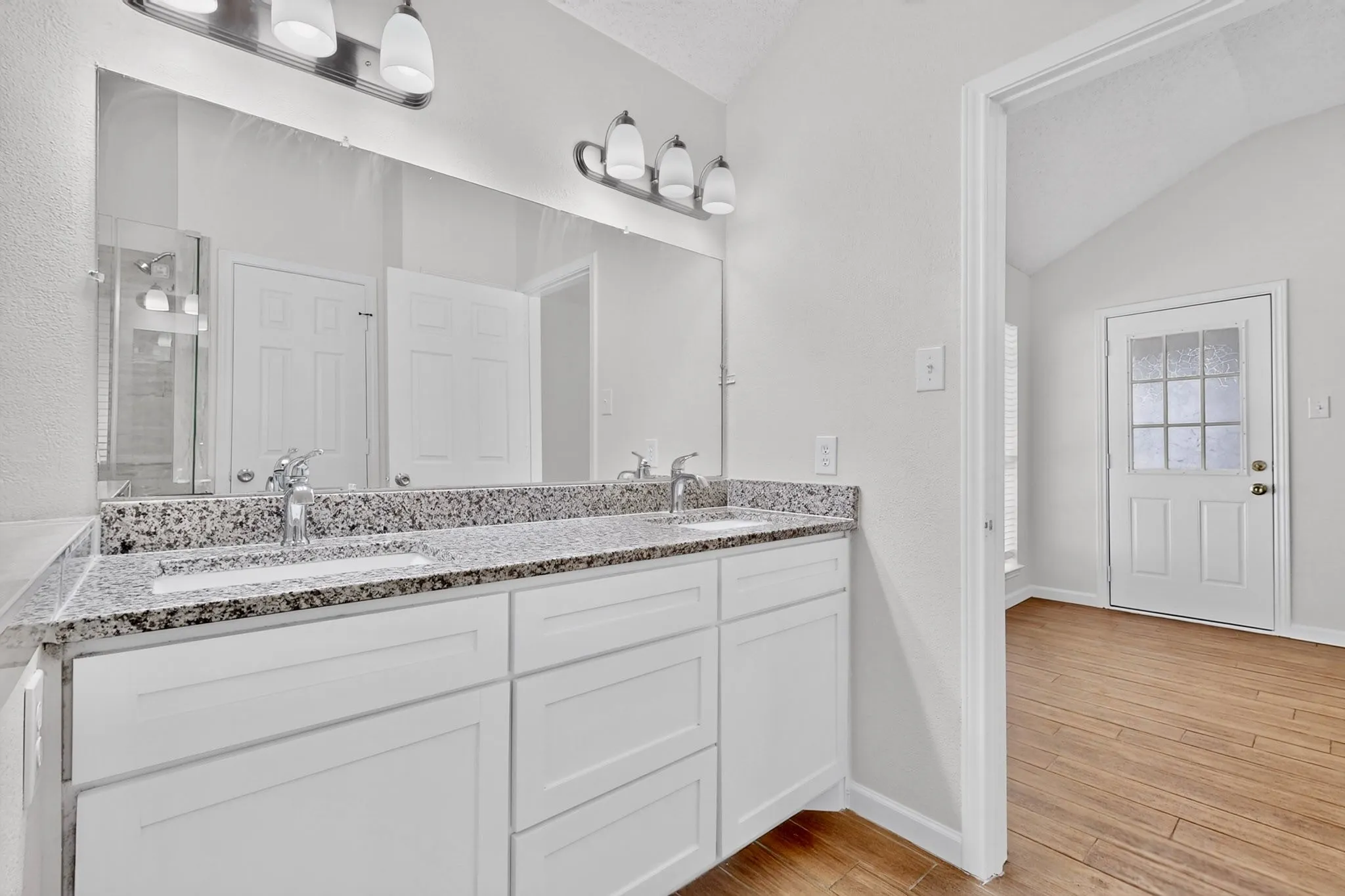 Single Family Residence For Sale in Tarrant County , 5205 Livermore Drive, Arlington, Texas 76017, 3 Bedroom, 2 Bathroom, 2 Garage spaces, 1,430 Sqft, built in 1992, mls#21350515, Real Estate Agent in Arlington, Homes For Sale in Tarrant county, Homes For Sale in Arlington, Realtor in Arlington Texas, Real Estate Brokerage Independent Realty Texas, Luminita Cordes Realtor