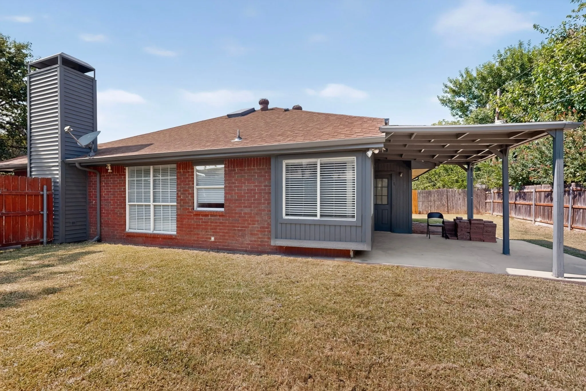 Single Family Residence For Sale in Tarrant County , 5205 Livermore Drive, Arlington, Texas 76017, 3 Bedroom, 2 Bathroom, 2 Garage spaces, 1,430 Sqft, built in 1992, mls#21350515, Real Estate Agent in Arlington, Homes For Sale in Tarrant county, Homes For Sale in Arlington, Realtor in Arlington Texas, Real Estate Brokerage Independent Realty Texas, Luminita Cordes Realtor