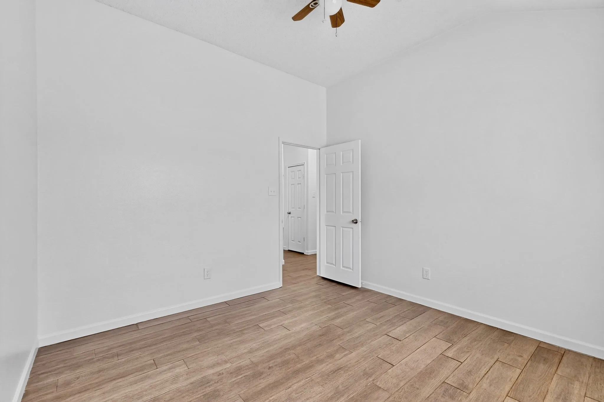 Single Family Residence For Sale in Tarrant County , 5205 Livermore Drive, Arlington, Texas 76017, 3 Bedroom, 2 Bathroom, 2 Garage spaces, 1,430 Sqft, built in 1992, mls#21350515, Real Estate Agent in Arlington, Homes For Sale in Tarrant county, Homes For Sale in Arlington, Realtor in Arlington Texas, Real Estate Brokerage Independent Realty Texas, Luminita Cordes Realtor