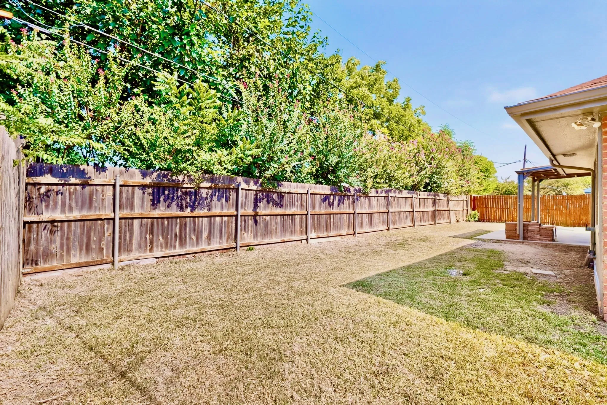 Single Family Residence For Sale in Tarrant County , 5205 Livermore Drive, Arlington, Texas 76017, 3 Bedroom, 2 Bathroom, 2 Garage spaces, 1,430 Sqft, built in 1992, mls#21350515, Real Estate Agent in Arlington, Homes For Sale in Tarrant county, Homes For Sale in Arlington, Realtor in Arlington Texas, Real Estate Brokerage Independent Realty Texas, Luminita Cordes Realtor