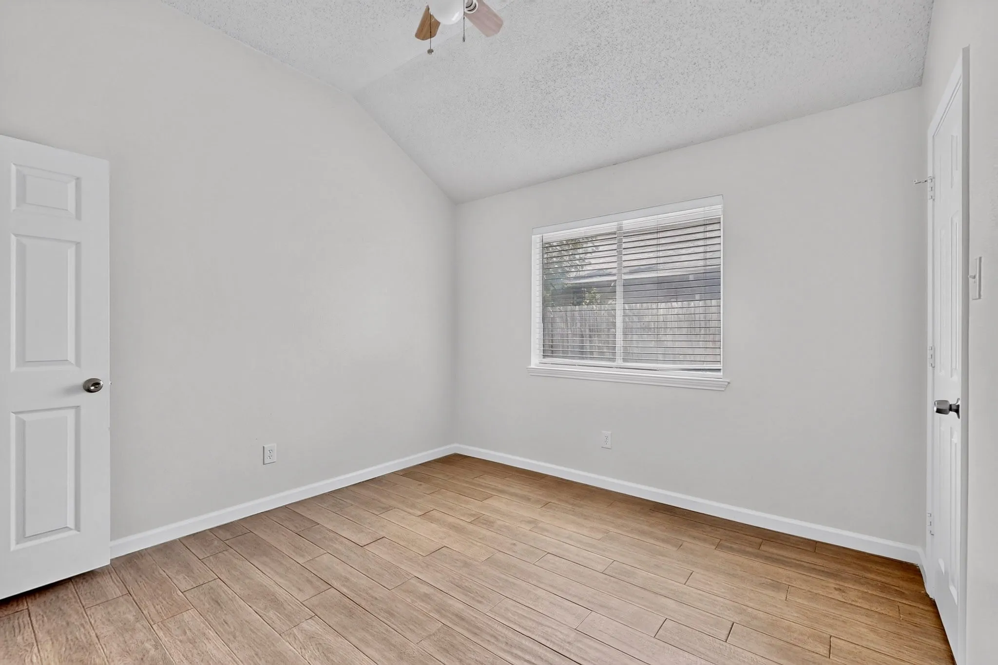 Single Family Residence For Sale in Tarrant County , 5205 Livermore Drive, Arlington, Texas 76017, 3 Bedroom, 2 Bathroom, 2 Garage spaces, 1,430 Sqft, built in 1992, mls#21350515, Real Estate Agent in Arlington, Homes For Sale in Tarrant county, Homes For Sale in Arlington, Realtor in Arlington Texas, Real Estate Brokerage Independent Realty Texas, Luminita Cordes Realtor