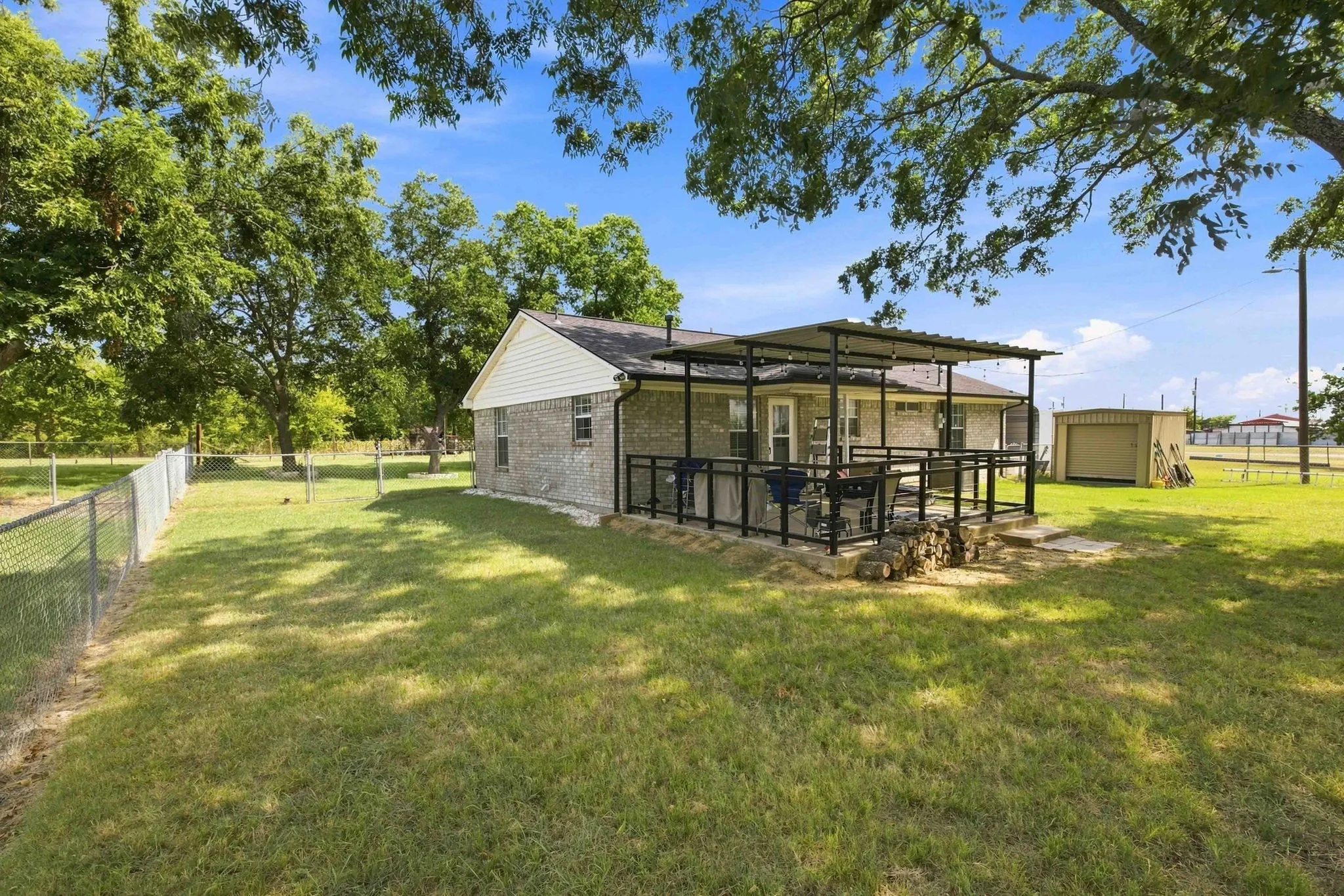 Single Family Residence For Sale in Kaufman County , 1937 County Road 141, Kaufman, Texas 75142, 3 Bedroom, 2 Bathroom, Garage spaces, 1,200 Sqft, built in 1995, mls#21350055, Real Estate Agent in Kaufman, Homes For Sale in Kaufman county, Homes For Sale in Kaufman, Realtor in Kaufman Texas, Real Estate Brokerage Independent Realty Texas, Luminita Cordes Realtor