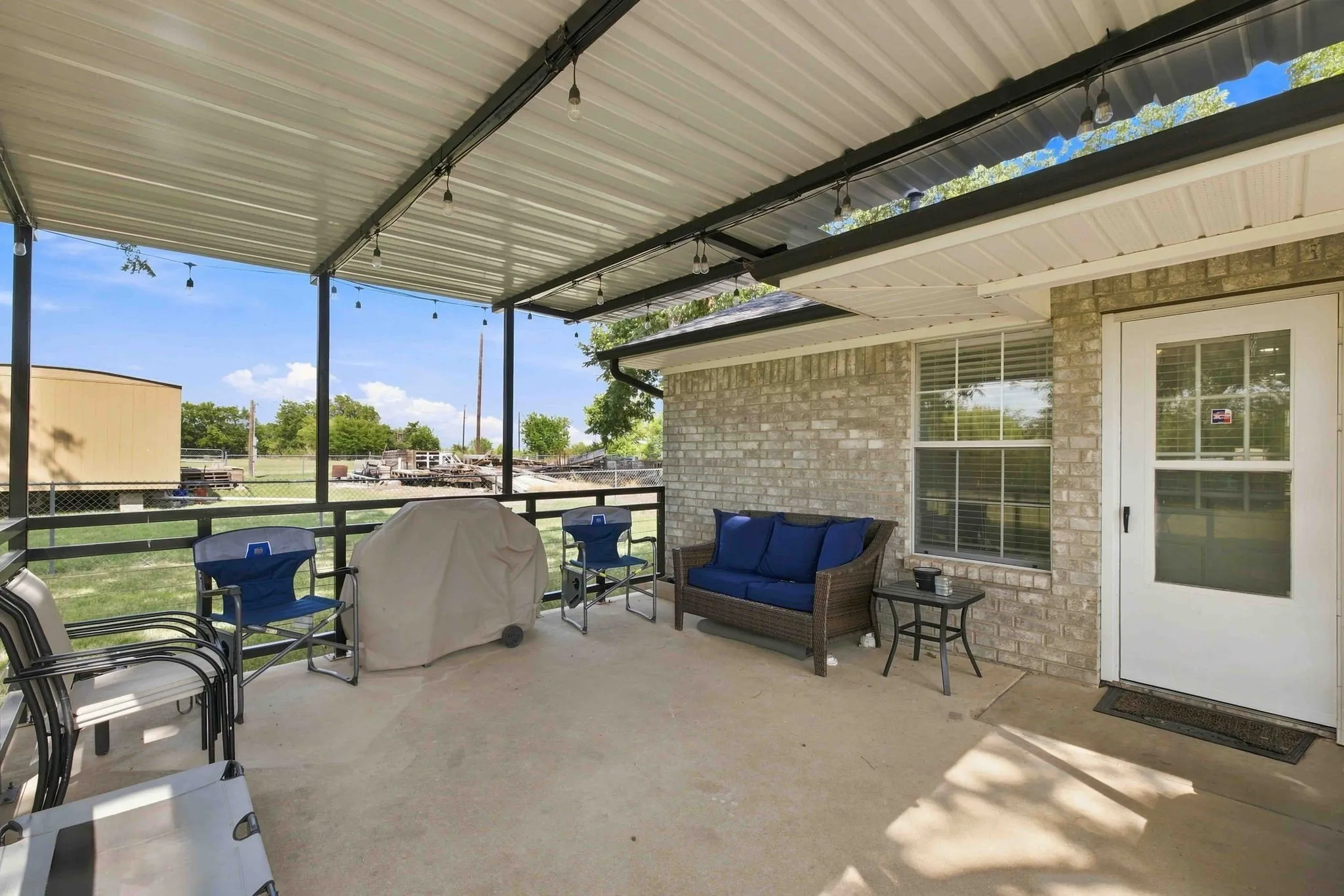 Single Family Residence For Sale in Kaufman County , 1937 County Road 141, Kaufman, Texas 75142, 3 Bedroom, 2 Bathroom, Garage spaces, 1,200 Sqft, built in 1995, mls#21350055, Real Estate Agent in Kaufman, Homes For Sale in Kaufman county, Homes For Sale in Kaufman, Realtor in Kaufman Texas, Real Estate Brokerage Independent Realty Texas, Luminita Cordes Realtor