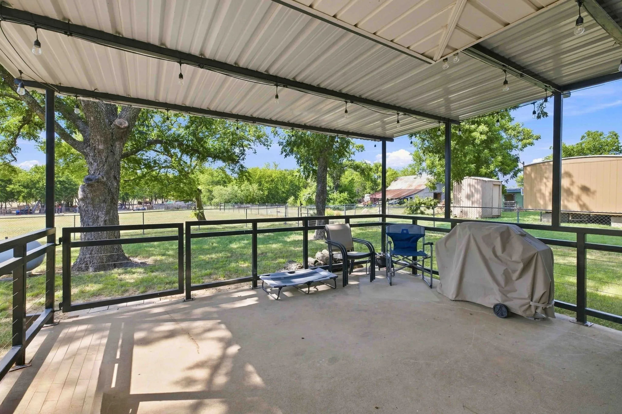 Single Family Residence For Sale in Kaufman County , 1937 County Road 141, Kaufman, Texas 75142, 3 Bedroom, 2 Bathroom, Garage spaces, 1,200 Sqft, built in 1995, mls#21350055, Real Estate Agent in Kaufman, Homes For Sale in Kaufman county, Homes For Sale in Kaufman, Realtor in Kaufman Texas, Real Estate Brokerage Independent Realty Texas, Luminita Cordes Realtor
