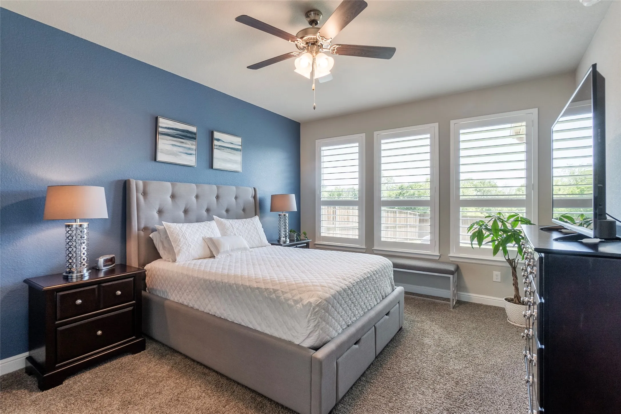 Private primary suite with view of backyard