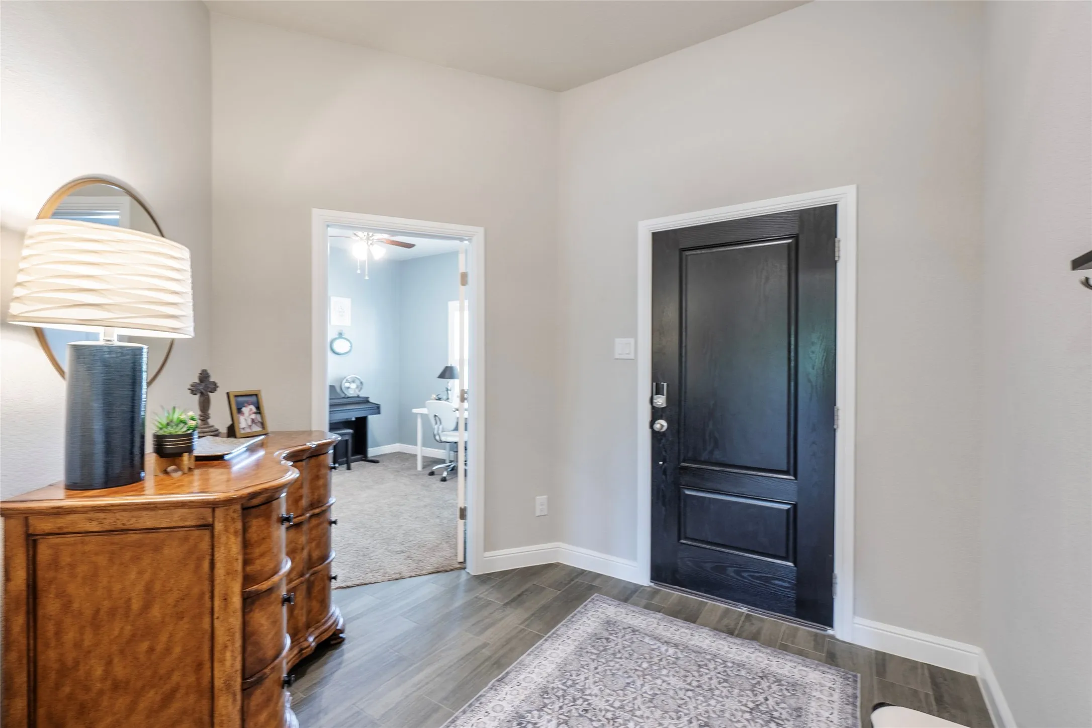 Open entryway with great sightline