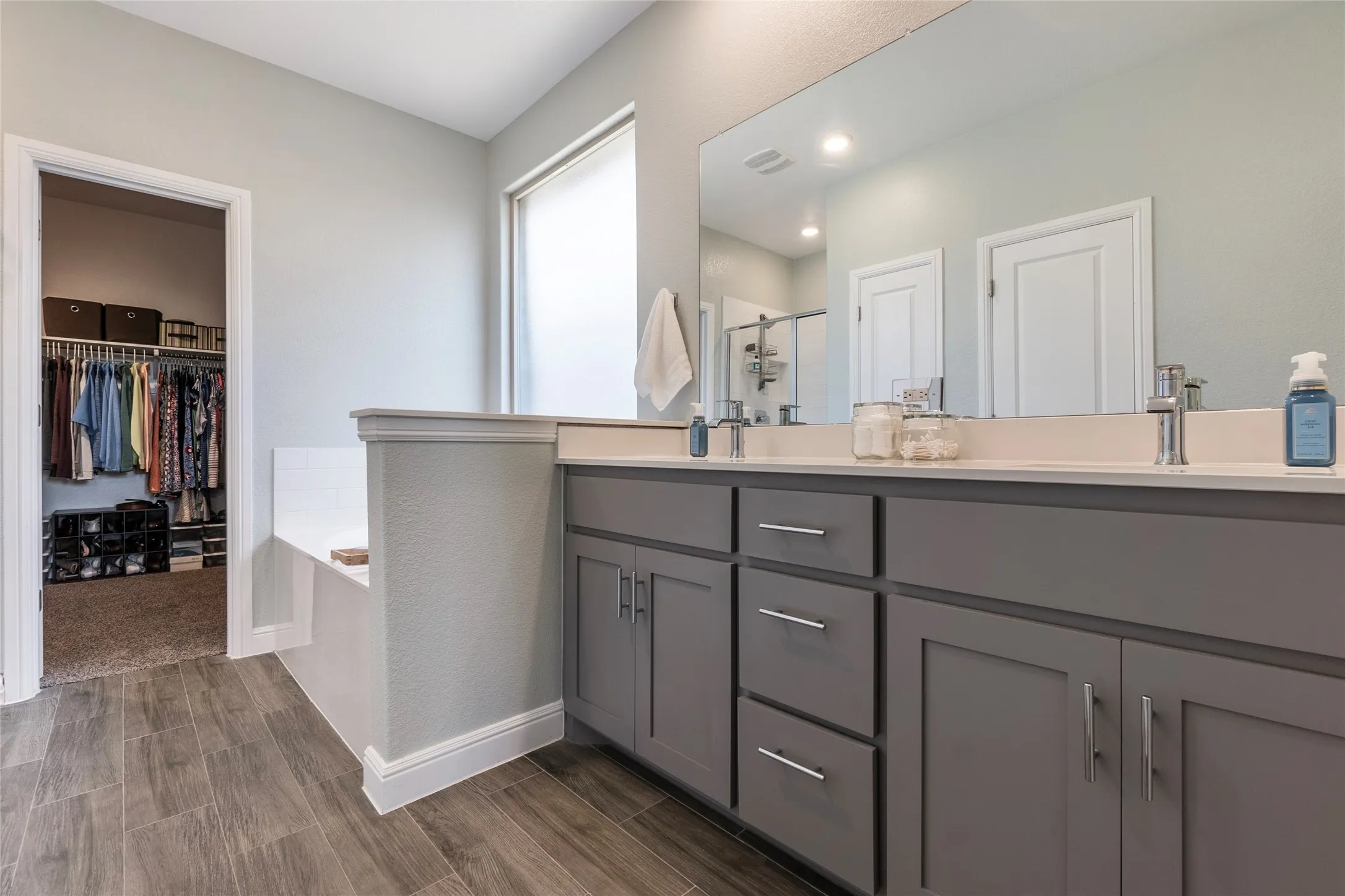 Double vanities and great cabinet storage