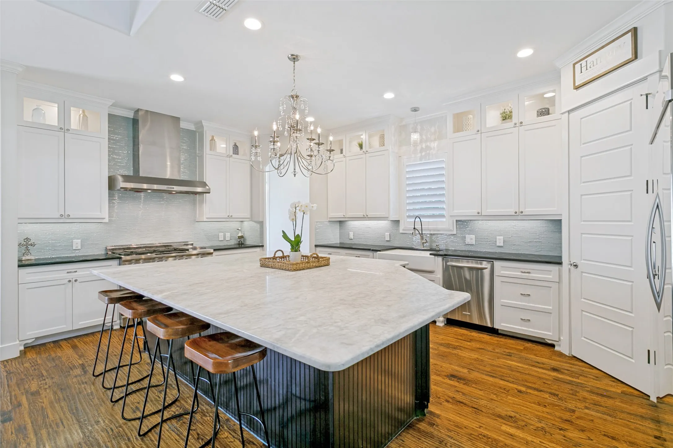 Single Family Residence For Sale in Parker County , 203 Links Court, Aledo, Texas 76008, 5 Bedroom, 6 Bathroom, 3 Garage spaces, 4,585 Sqft, built in 2013, mls#21348912, Real Estate Agent in Aledo, Homes For Sale in Parker county, Homes For Sale in Aledo, Realtor in Aledo Texas, Real Estate Brokerage Independent Realty Texas, Luminita Cordes Realtor