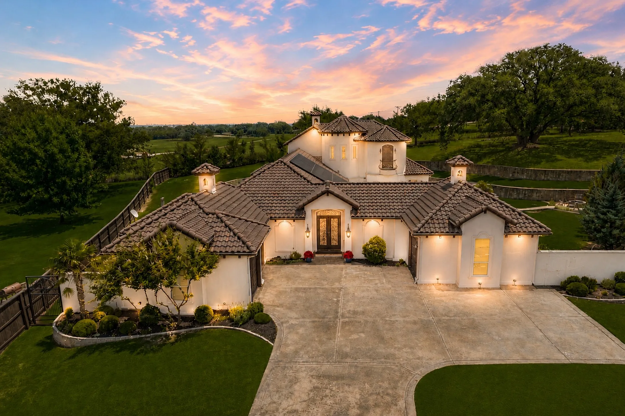 Single Family Residence For Sale in Parker County , 203 Links Court, Aledo, Texas 76008, 5 Bedroom, 6 Bathroom, 3 Garage spaces, 4,585 Sqft, built in 2013, mls#21348912, Real Estate Agent in Aledo, Homes For Sale in Parker county, Homes For Sale in Aledo, Realtor in Aledo Texas, Real Estate Brokerage Independent Realty Texas, Luminita Cordes Realtor