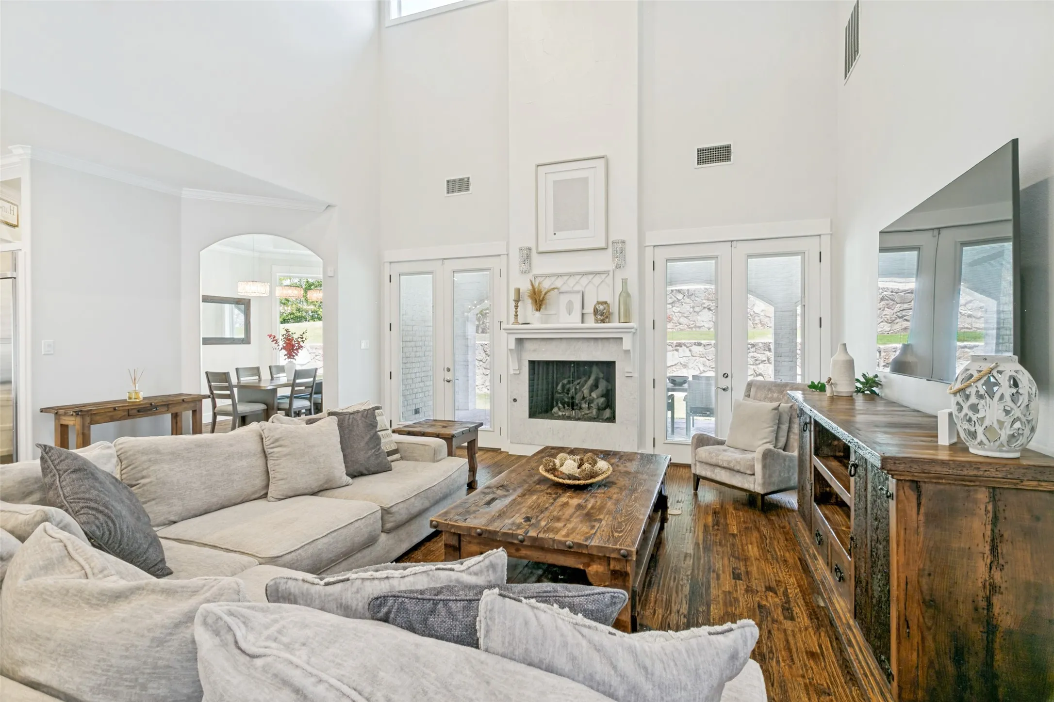 Single Family Residence For Sale in Parker County , 203 Links Court, Aledo, Texas 76008, 5 Bedroom, 6 Bathroom, 3 Garage spaces, 4,585 Sqft, built in 2013, mls#21348912, Real Estate Agent in Aledo, Homes For Sale in Parker county, Homes For Sale in Aledo, Realtor in Aledo Texas, Real Estate Brokerage Independent Realty Texas, Luminita Cordes Realtor