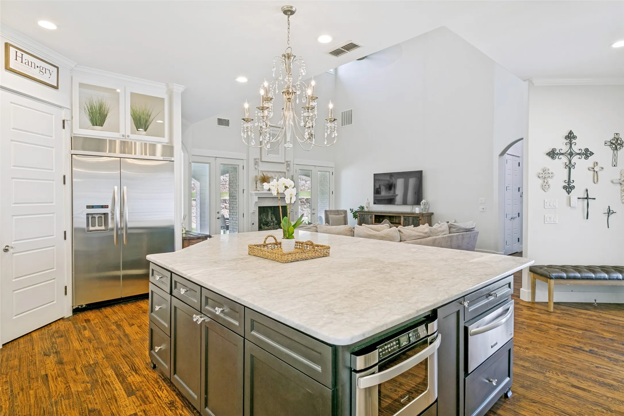 Single Family Residence For Sale in Parker County , 203 Links Court, Aledo, Texas 76008, 5 Bedroom, 6 Bathroom, 3 Garage spaces, 4,585 Sqft, built in 2013, mls#21348912, Real Estate Agent in Aledo, Homes For Sale in Parker county, Homes For Sale in Aledo, Realtor in Aledo Texas, Real Estate Brokerage Independent Realty Texas, Luminita Cordes Realtor