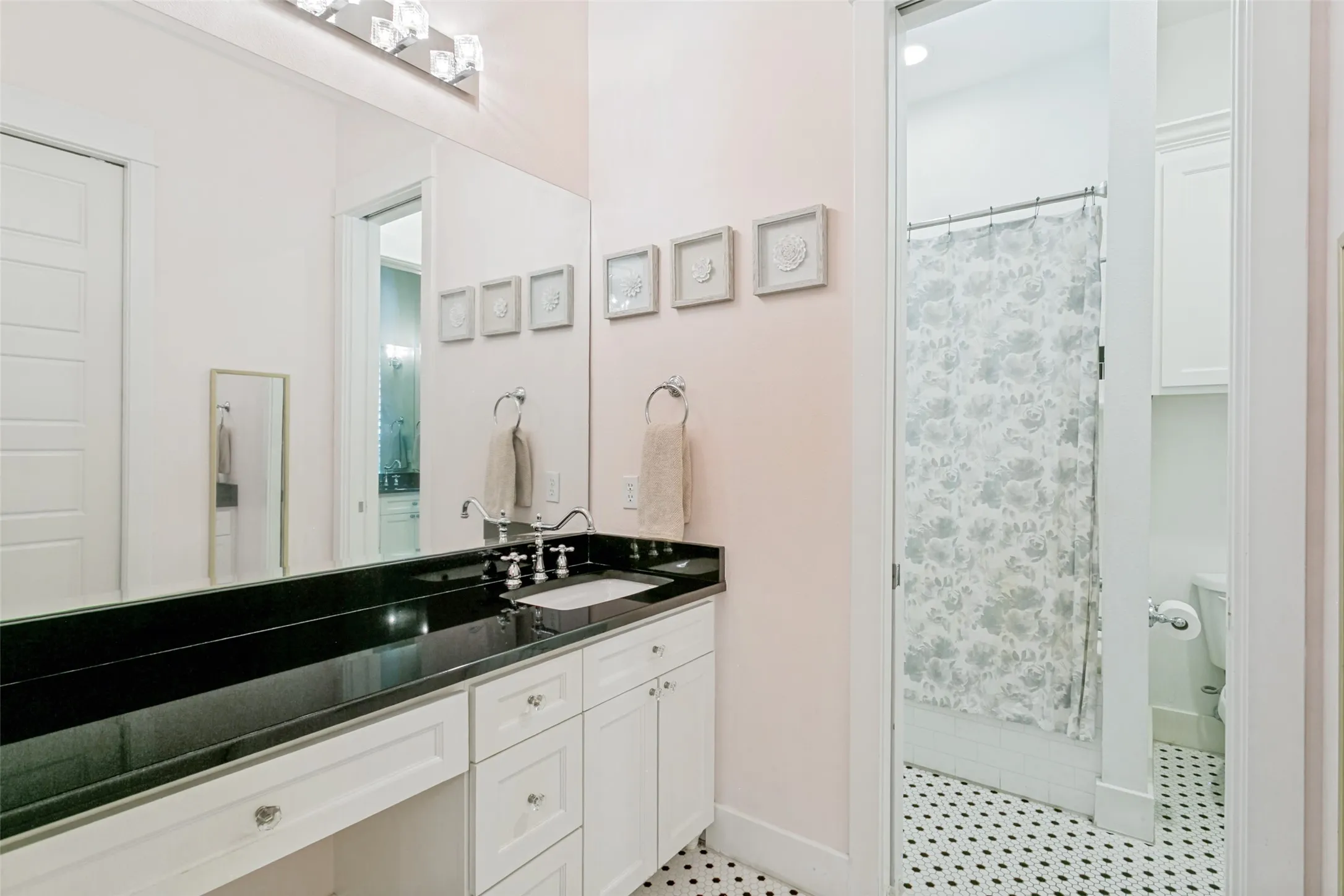 Single Family Residence For Sale in Parker County , 203 Links Court, Aledo, Texas 76008, 5 Bedroom, 6 Bathroom, 3 Garage spaces, 4,585 Sqft, built in 2013, mls#21348912, Real Estate Agent in Aledo, Homes For Sale in Parker county, Homes For Sale in Aledo, Realtor in Aledo Texas, Real Estate Brokerage Independent Realty Texas, Luminita Cordes Realtor