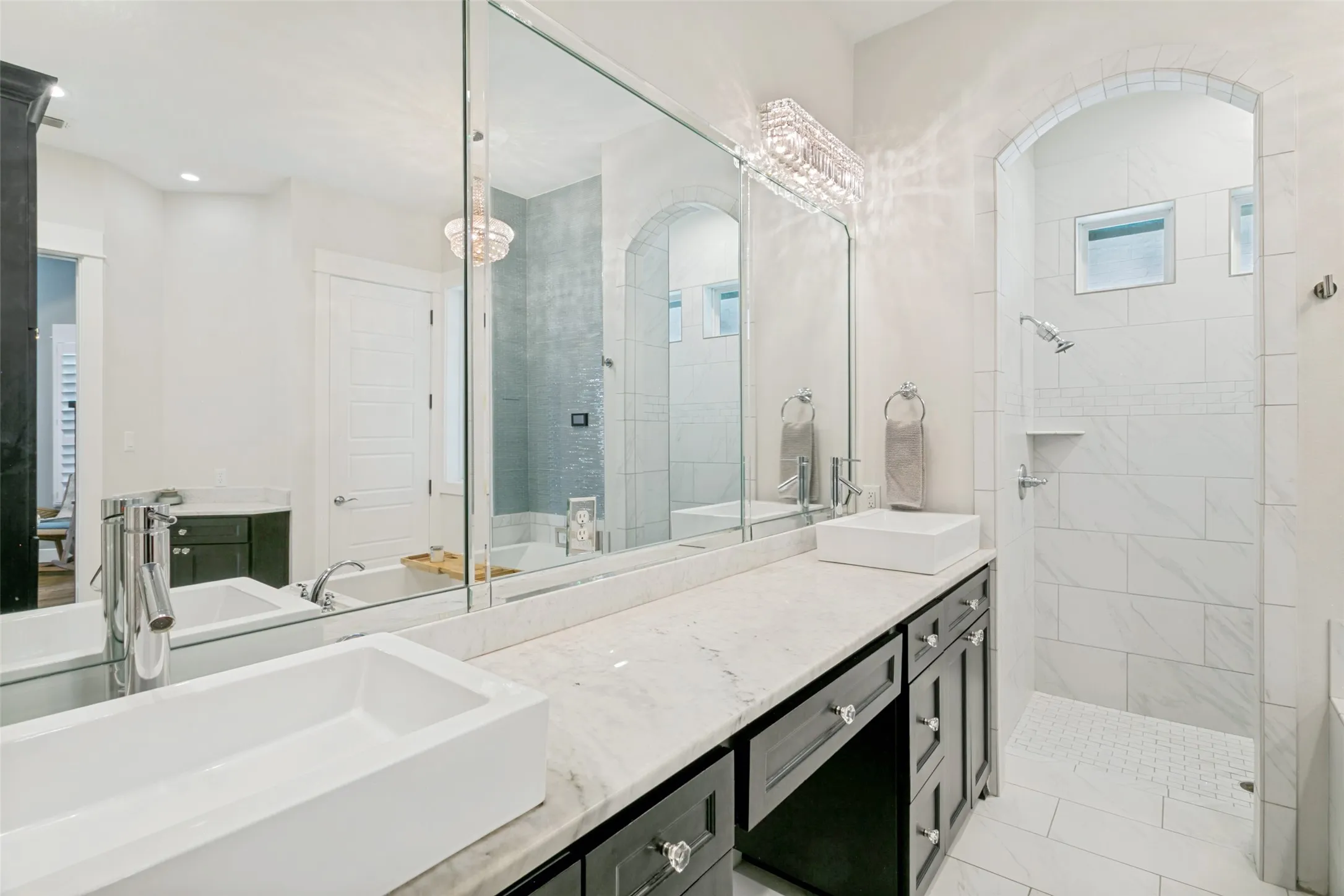 Single Family Residence For Sale in Parker County , 203 Links Court, Aledo, Texas 76008, 5 Bedroom, 6 Bathroom, 3 Garage spaces, 4,585 Sqft, built in 2013, mls#21348912, Real Estate Agent in Aledo, Homes For Sale in Parker county, Homes For Sale in Aledo, Realtor in Aledo Texas, Real Estate Brokerage Independent Realty Texas, Luminita Cordes Realtor