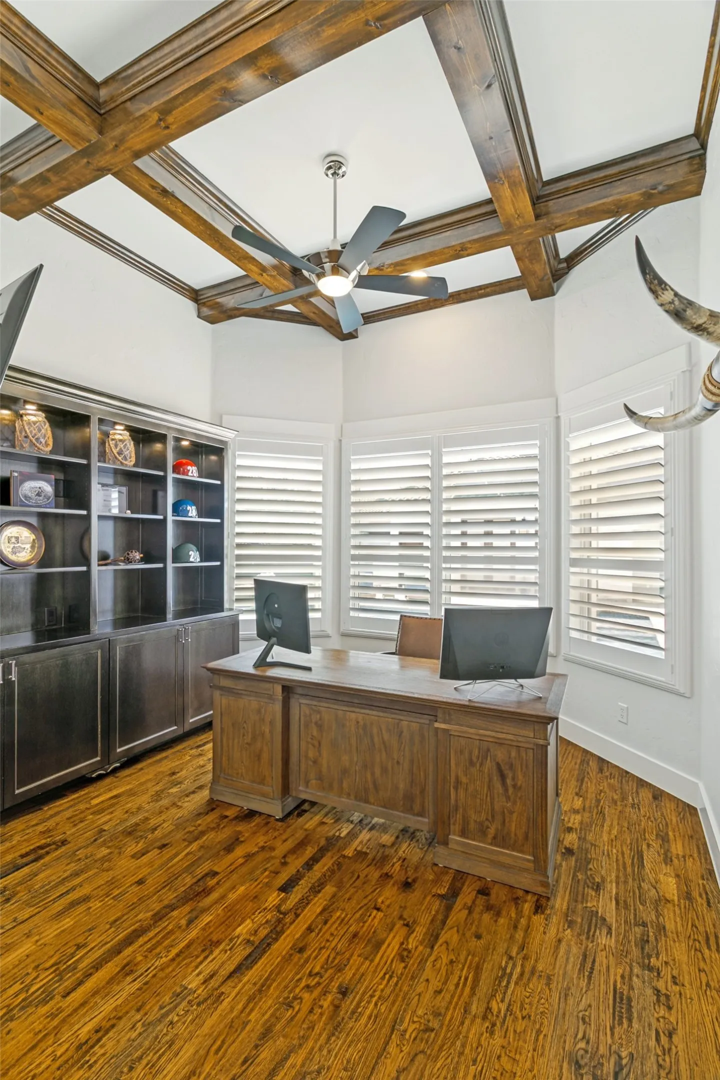 Single Family Residence For Sale in Parker County , 203 Links Court, Aledo, Texas 76008, 5 Bedroom, 6 Bathroom, 3 Garage spaces, 4,585 Sqft, built in 2013, mls#21348912, Real Estate Agent in Aledo, Homes For Sale in Parker county, Homes For Sale in Aledo, Realtor in Aledo Texas, Real Estate Brokerage Independent Realty Texas, Luminita Cordes Realtor