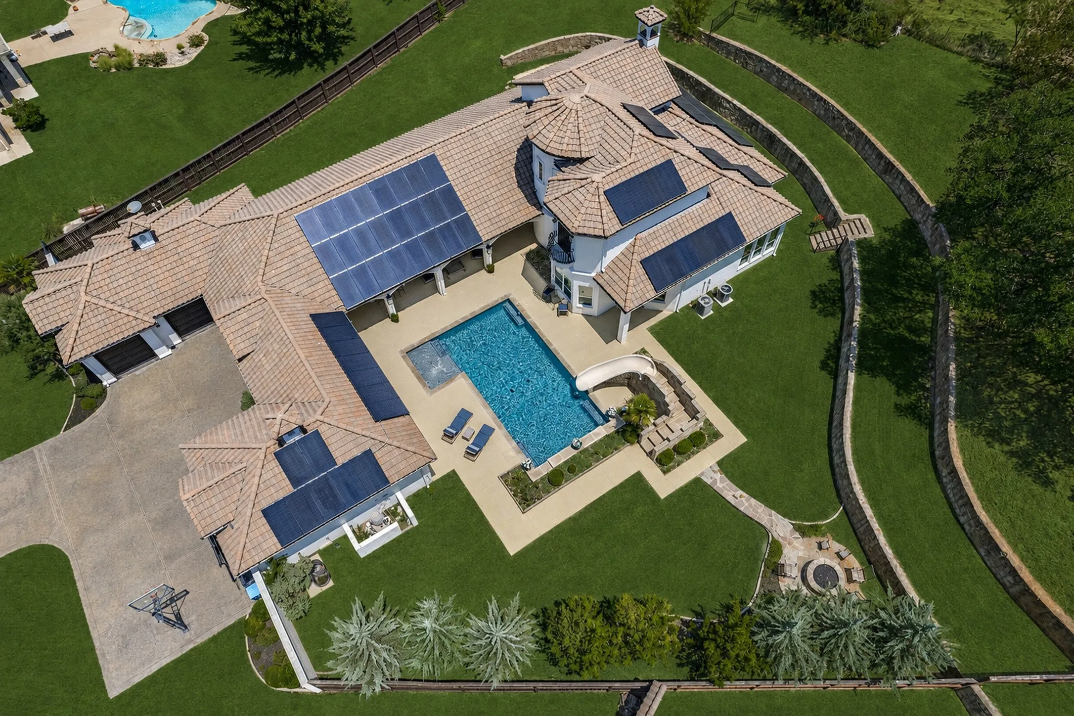 Single Family Residence For Sale in Parker County , 203 Links Court, Aledo, Texas 76008, 5 Bedroom, 6 Bathroom, 3 Garage spaces, 4,585 Sqft, built in 2013, mls#21348912, Real Estate Agent in Aledo, Homes For Sale in Parker county, Homes For Sale in Aledo, Realtor in Aledo Texas, Real Estate Brokerage Independent Realty Texas, Luminita Cordes Realtor