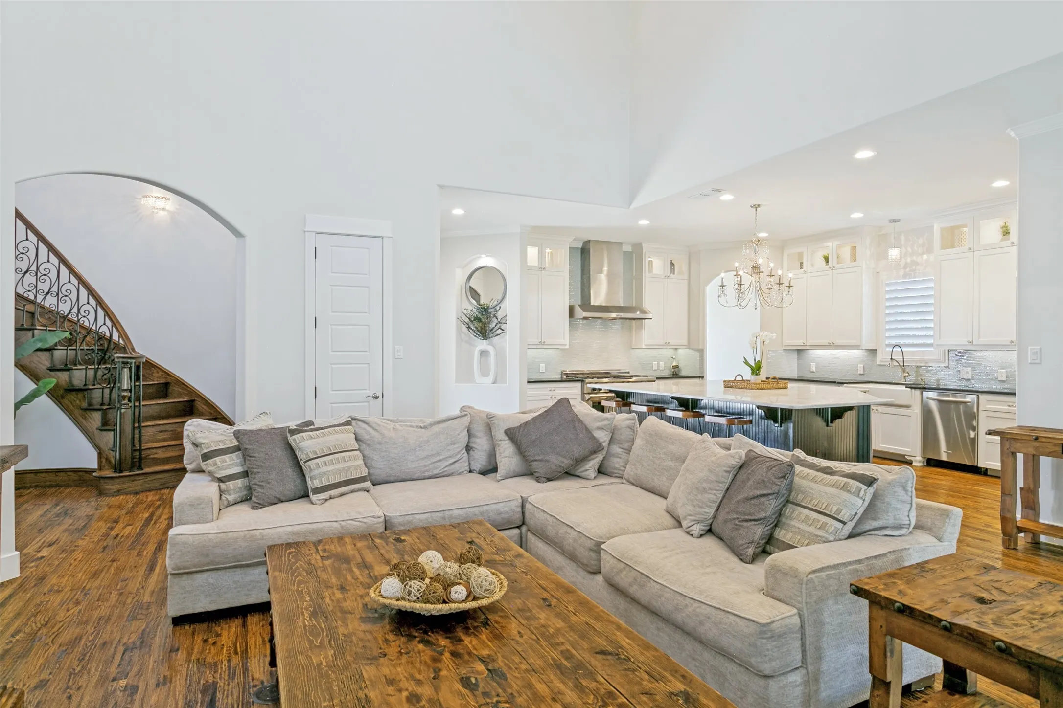 Single Family Residence For Sale in Parker County , 203 Links Court, Aledo, Texas 76008, 5 Bedroom, 6 Bathroom, 3 Garage spaces, 4,585 Sqft, built in 2013, mls#21348912, Real Estate Agent in Aledo, Homes For Sale in Parker county, Homes For Sale in Aledo, Realtor in Aledo Texas, Real Estate Brokerage Independent Realty Texas, Luminita Cordes Realtor